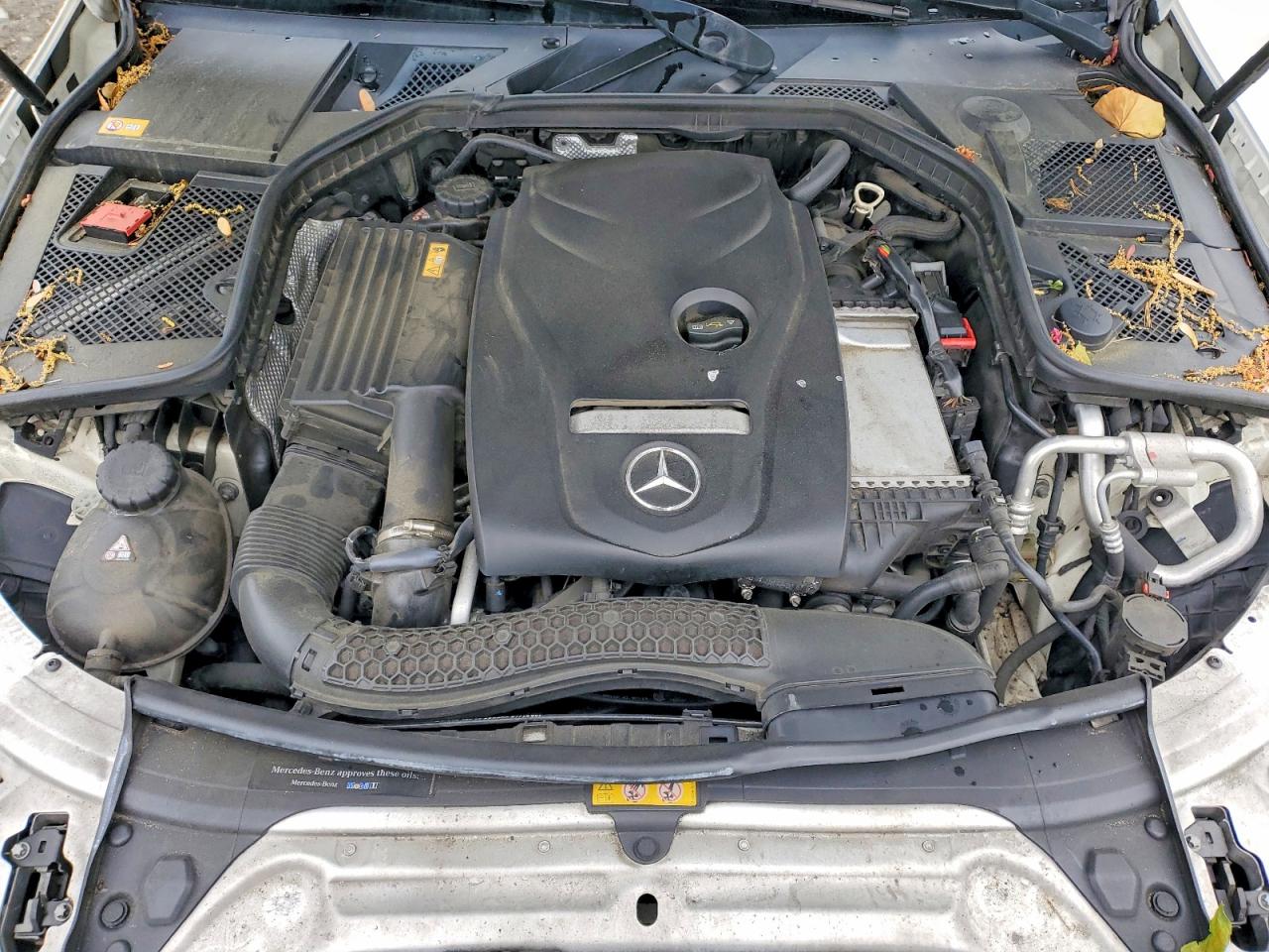 2015 Mercedes-benz C 300 4matic Белый vin: 55SWF4KB4FU026804
