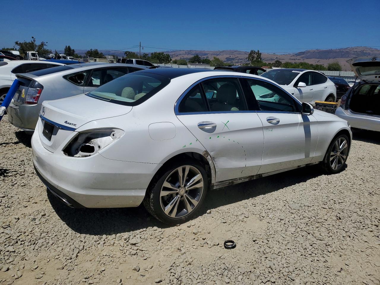 2015 Mercedes-benz C 300 4matic Белый vin: 55SWF4KB4FU032487
