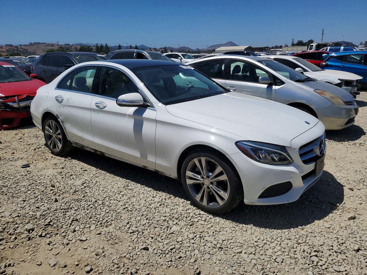 2015 Mercedes-benz C 300 4matic Белый vin: 55SWF4KB4FU032487
