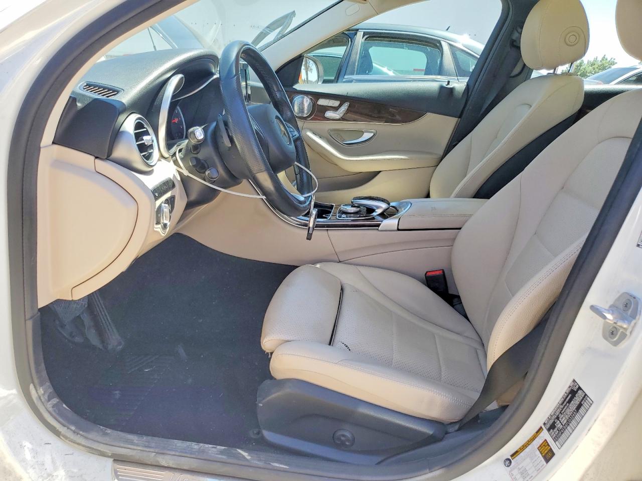 2015 Mercedes-benz C 300 4matic Белый vin: 55SWF4KB4FU032487