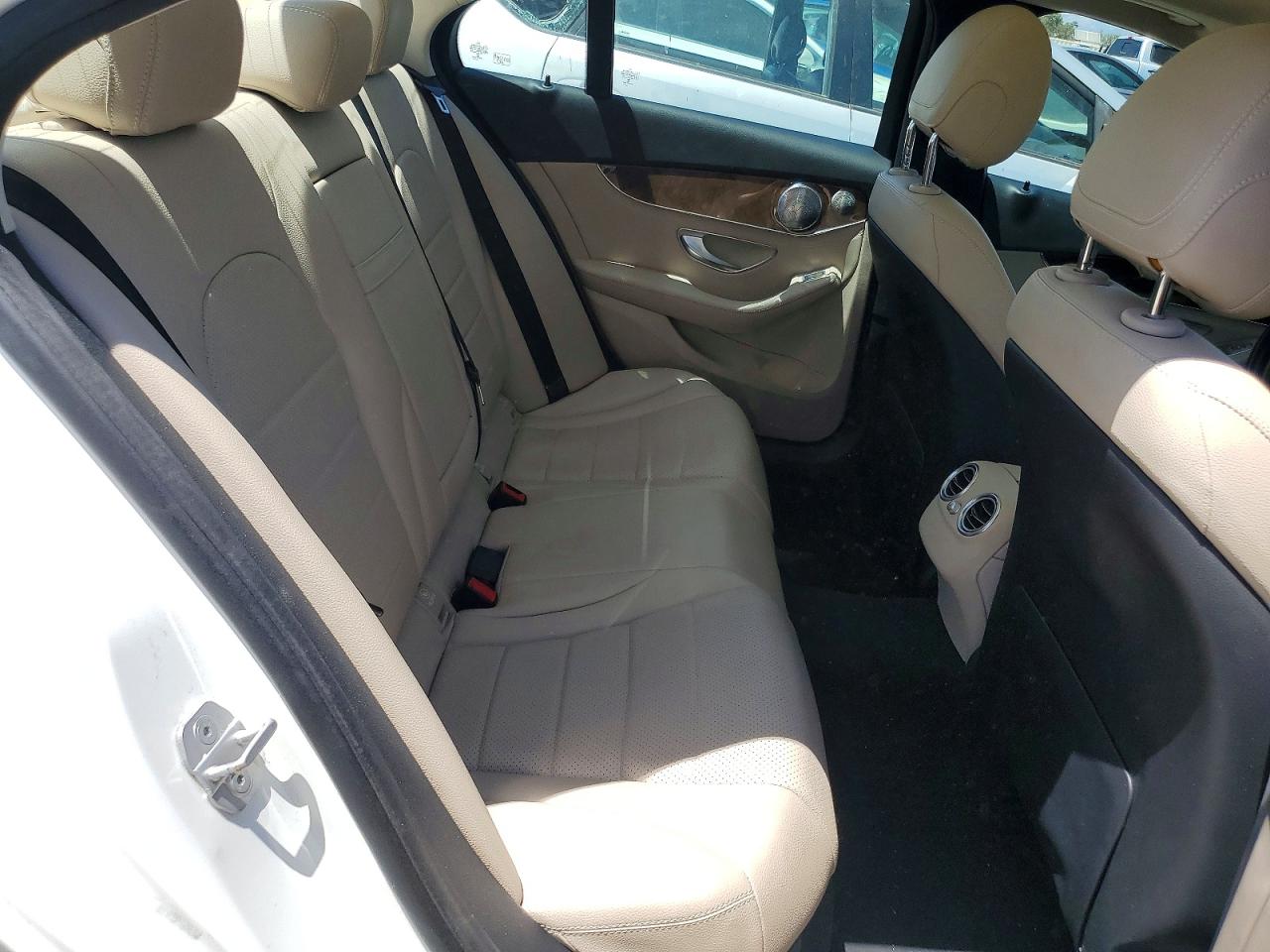 2015 Mercedes-benz C 300 4matic Белый vin: 55SWF4KB4FU032487
