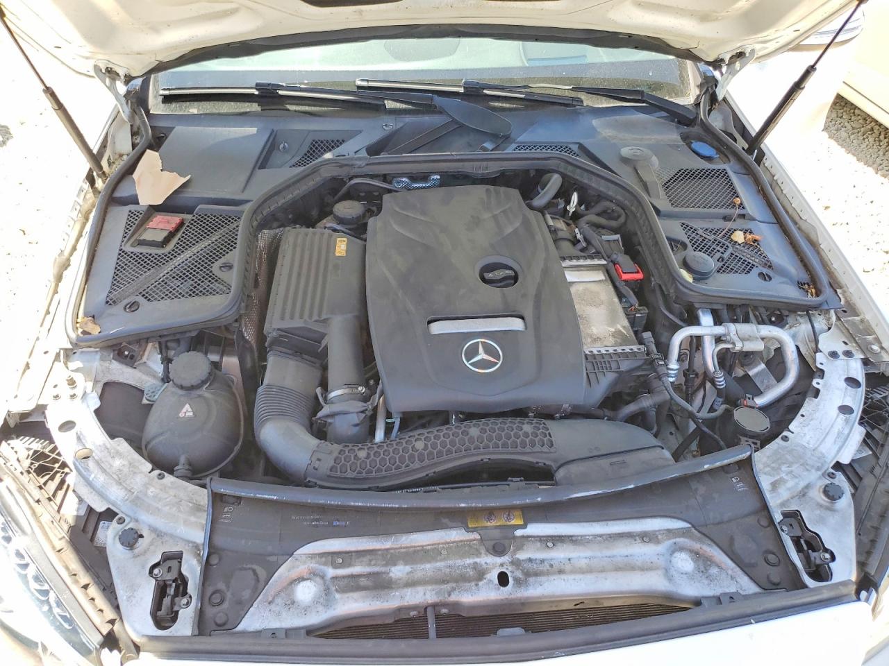2015 Mercedes-benz C 300 4matic Белый vin: 55SWF4KB4FU032487