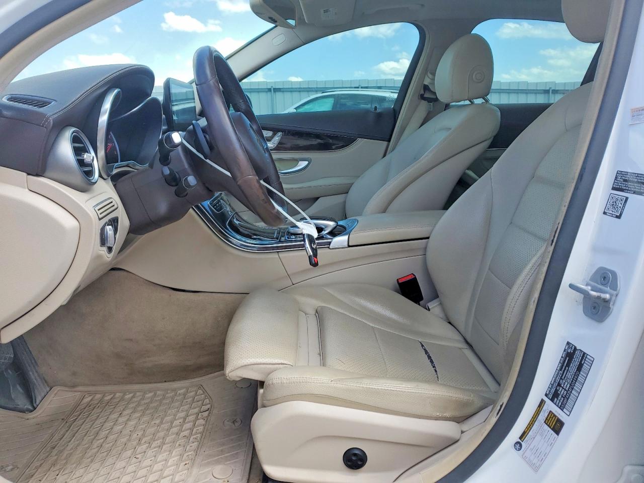2015 Mercedes-benz C 300 4matic Белый vin: 55SWF4KB4FU049970