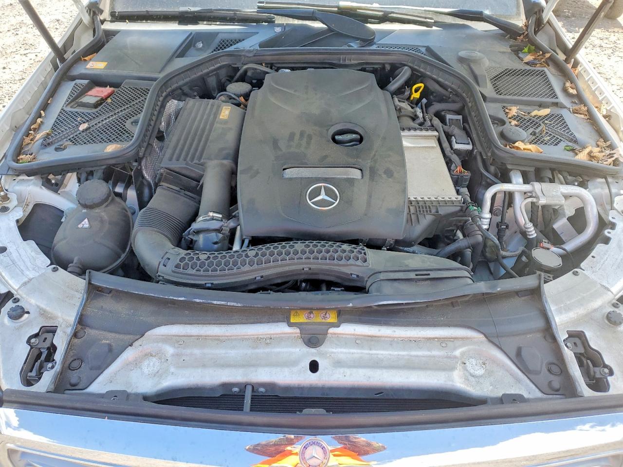 2015 Mercedes-benz C 300 4matic Белый vin: 55SWF4KB4FU049970