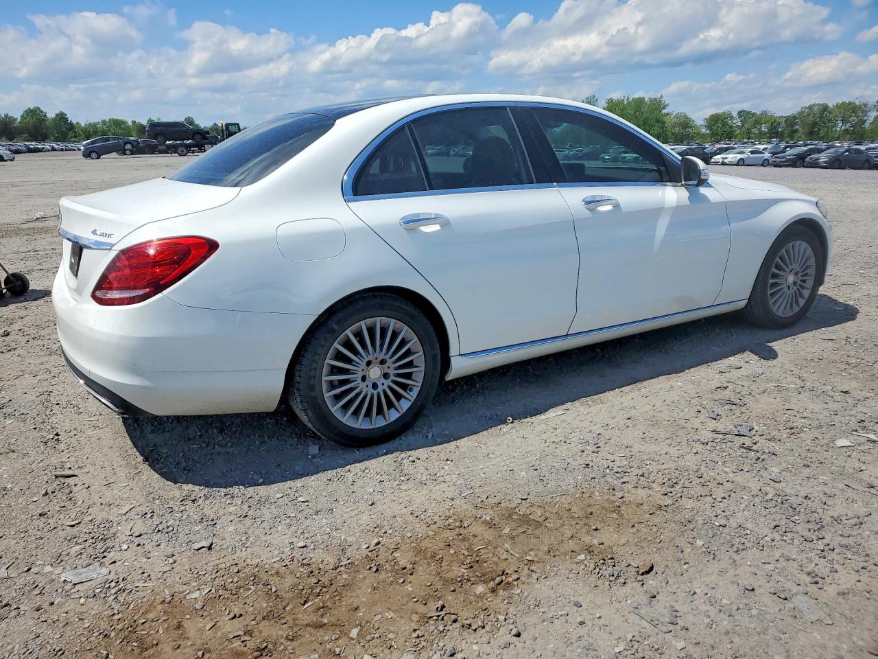 2015 Mercedes-benz C 300 4matic Белый vin: 55SWF4KB4FU049970