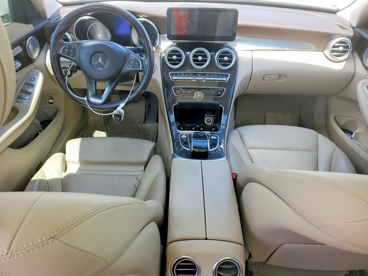 2015 Mercedes-benz C 300 4matic Белый vin: 55SWF4KB4FU049970