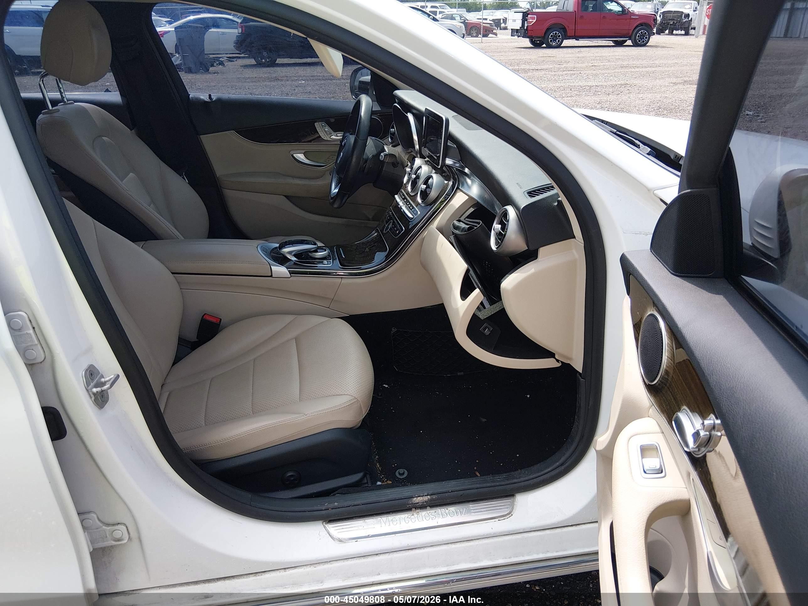 2015 Mercedes-benz C 300 4matic White vin: 55SWF4KB4FU053744