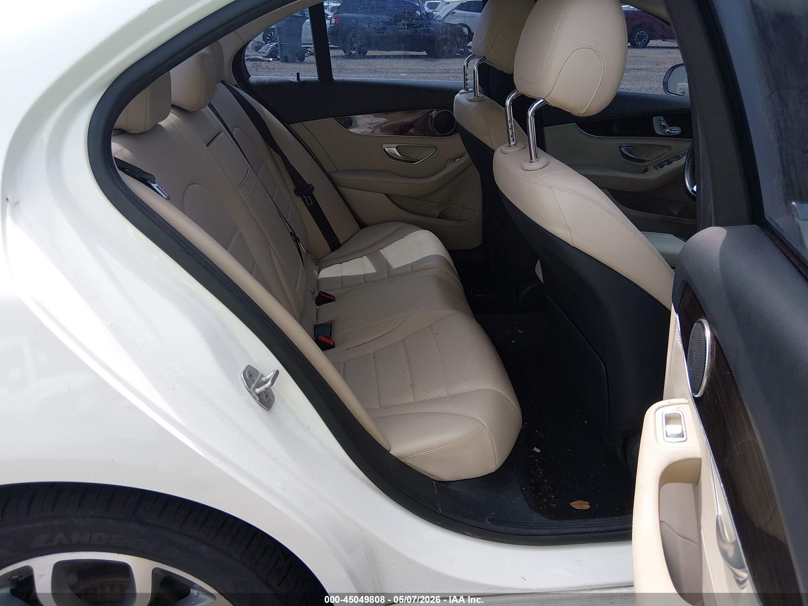 2015 Mercedes-benz C 300 4matic White vin: 55SWF4KB4FU053744