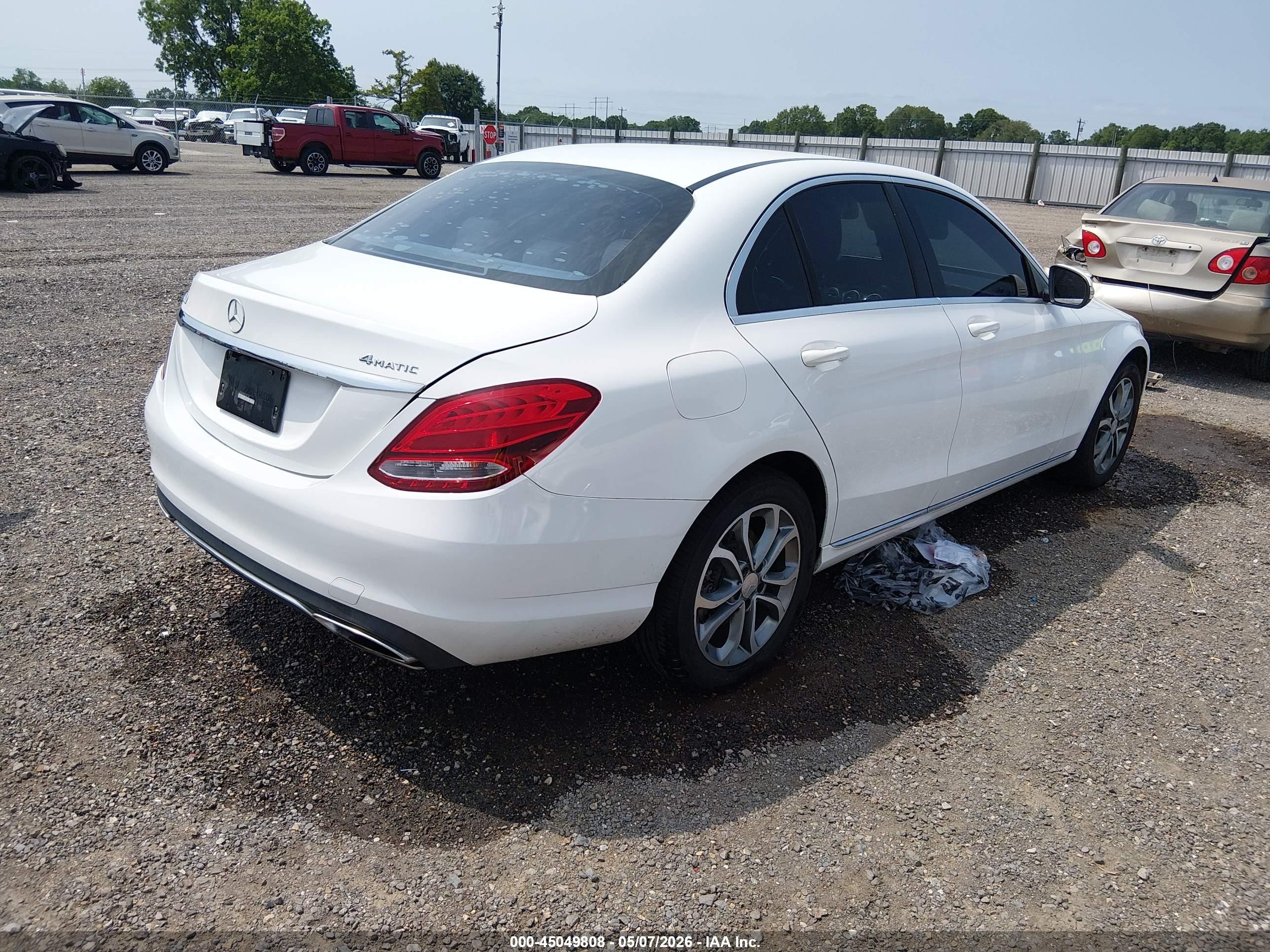 2015 Mercedes-benz C 300 4matic White vin: 55SWF4KB4FU053744