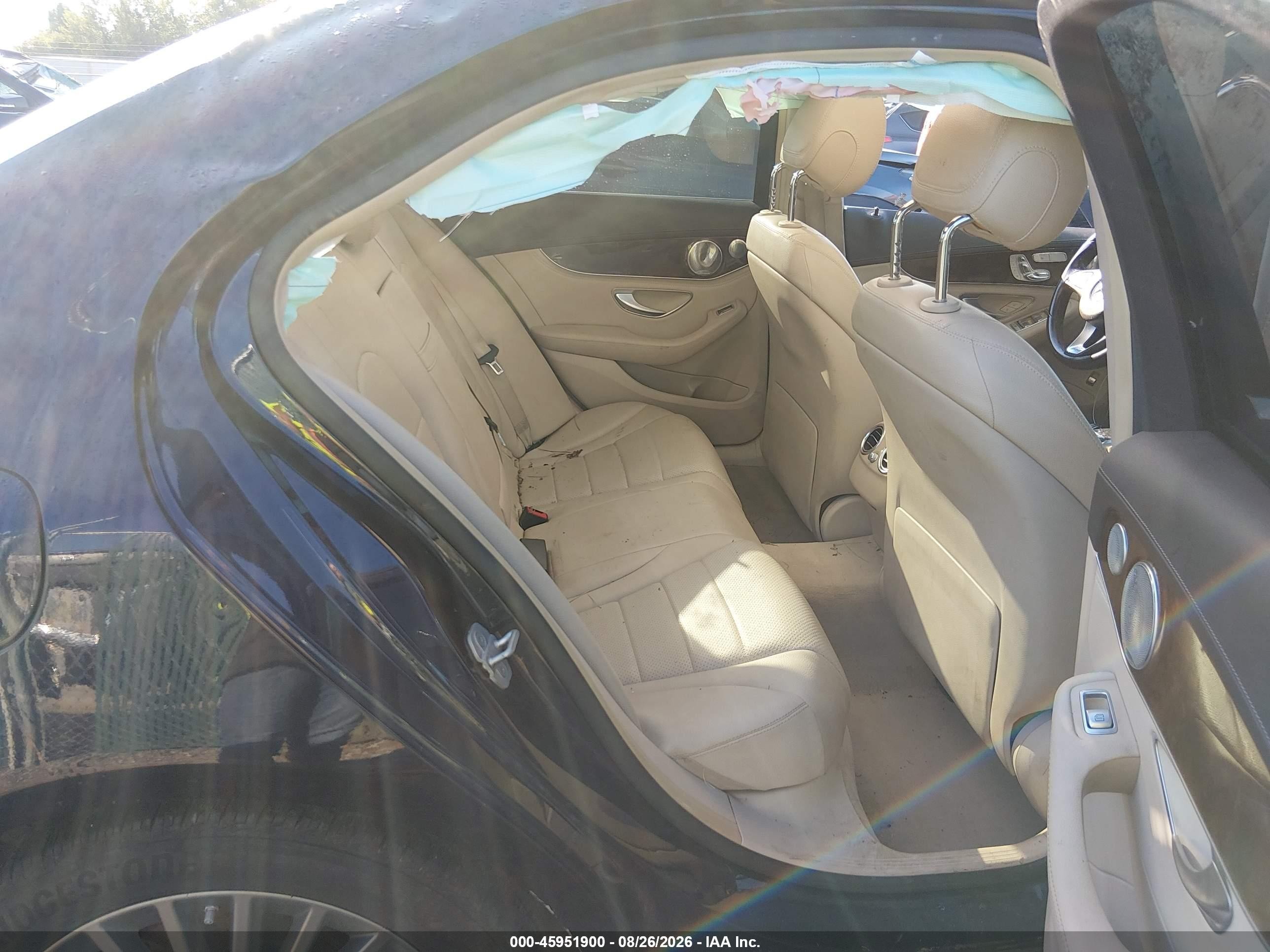 2015 Mercedes-benz C 300 Luxury 4matic Черный vin: 55SWF4KB4FU057597