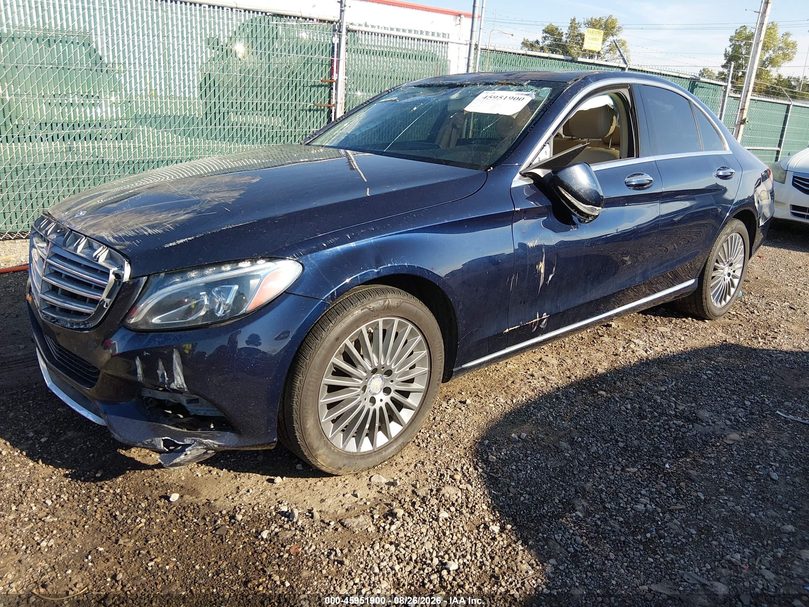 2015 Mercedes-benz C 300 Luxury 4matic Черный vin: 55SWF4KB4FU057597
