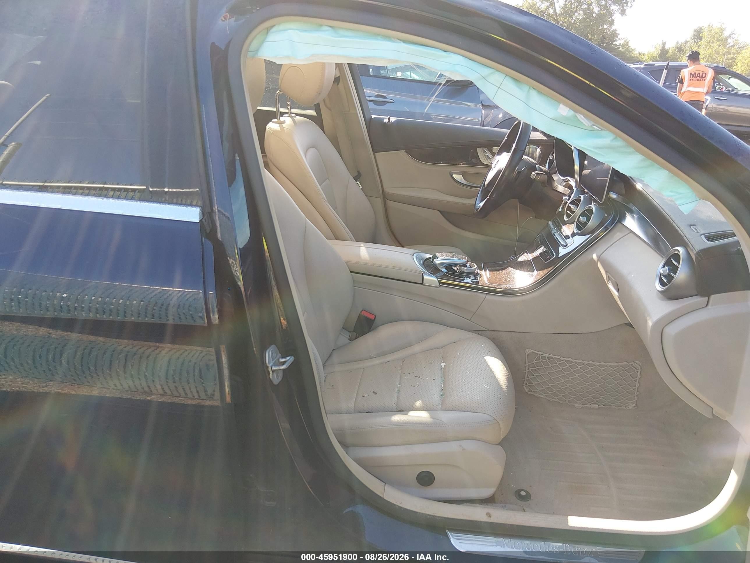 2015 Mercedes-benz C 300 Luxury 4matic Черный vin: 55SWF4KB4FU057597