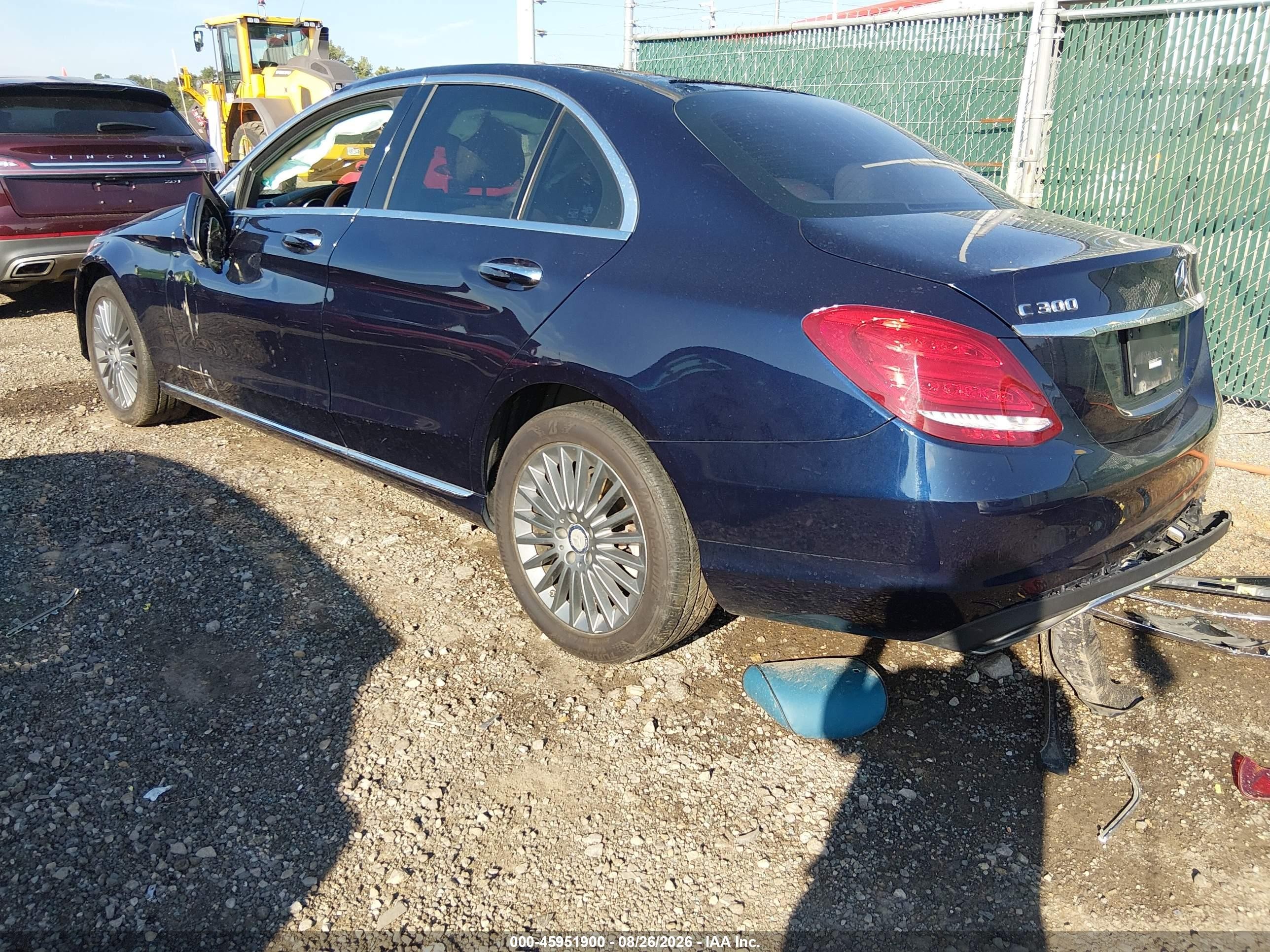 2015 Mercedes-benz C 300 Luxury 4matic Черный vin: 55SWF4KB4FU057597
