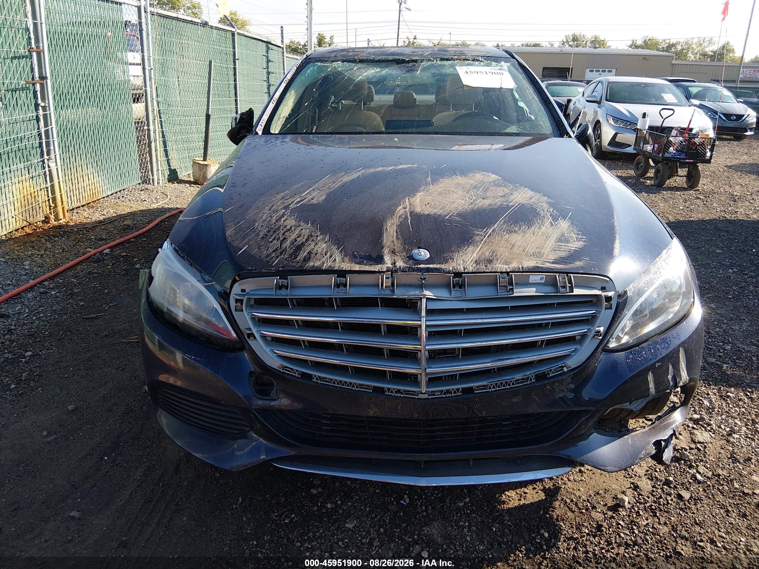 2015 Mercedes-benz C 300 Luxury 4matic Черный vin: 55SWF4KB4FU057597