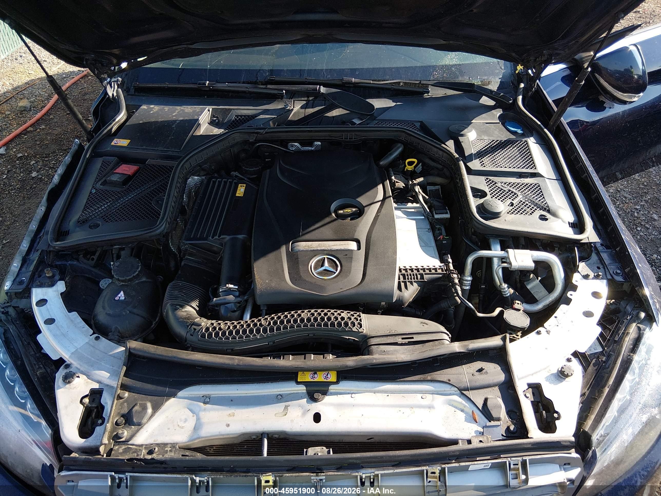 2015 Mercedes-benz C 300 Luxury 4matic Черный vin: 55SWF4KB4FU057597