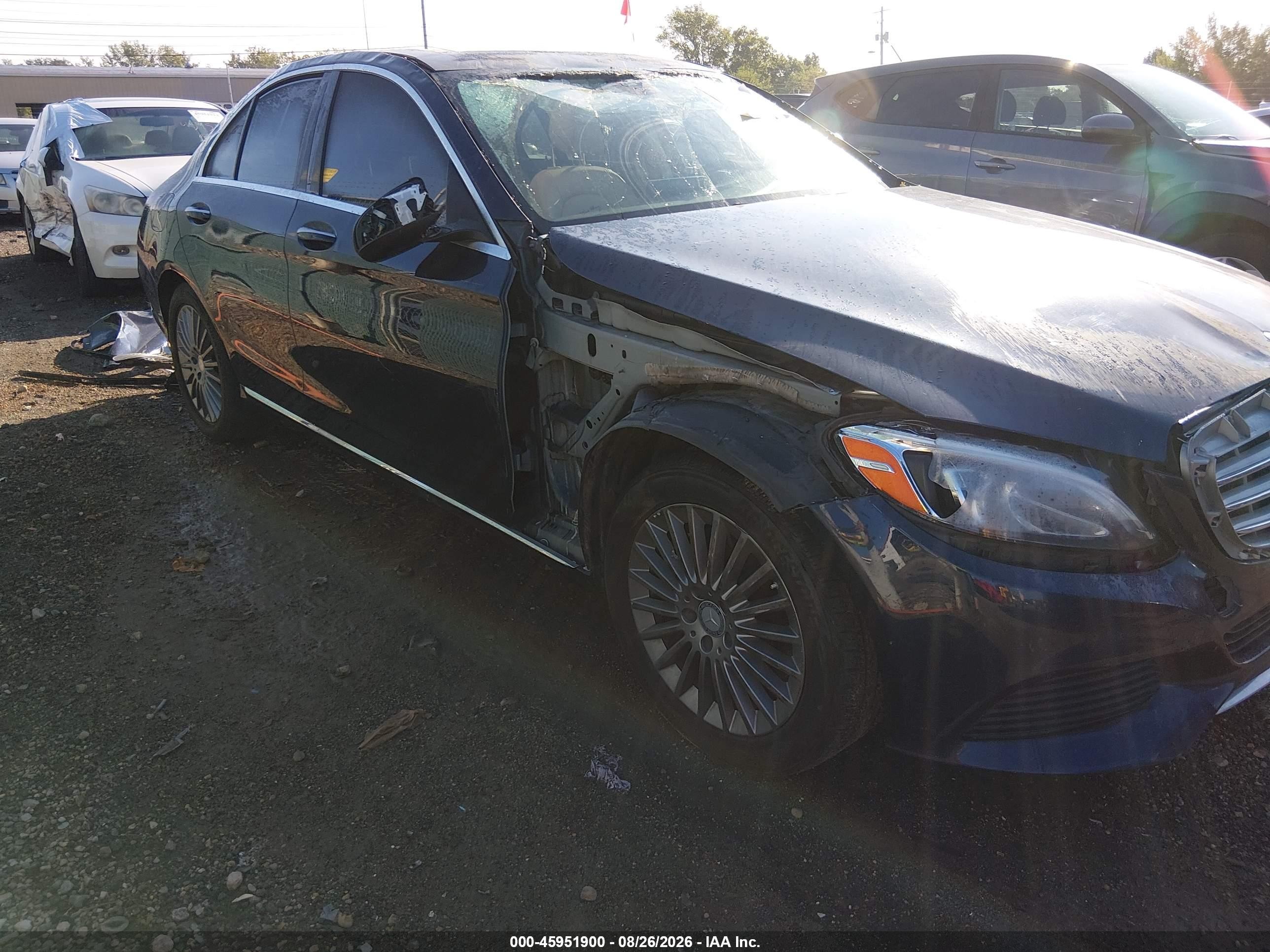2015 Mercedes-benz C 300 Luxury 4matic Черный vin: 55SWF4KB4FU057597