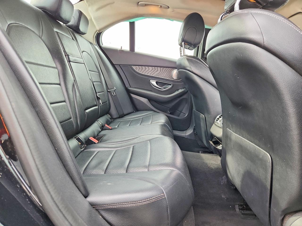 2015 Mercedes-benz C 300 4matic Черный vin: 55SWF4KB4FU093550