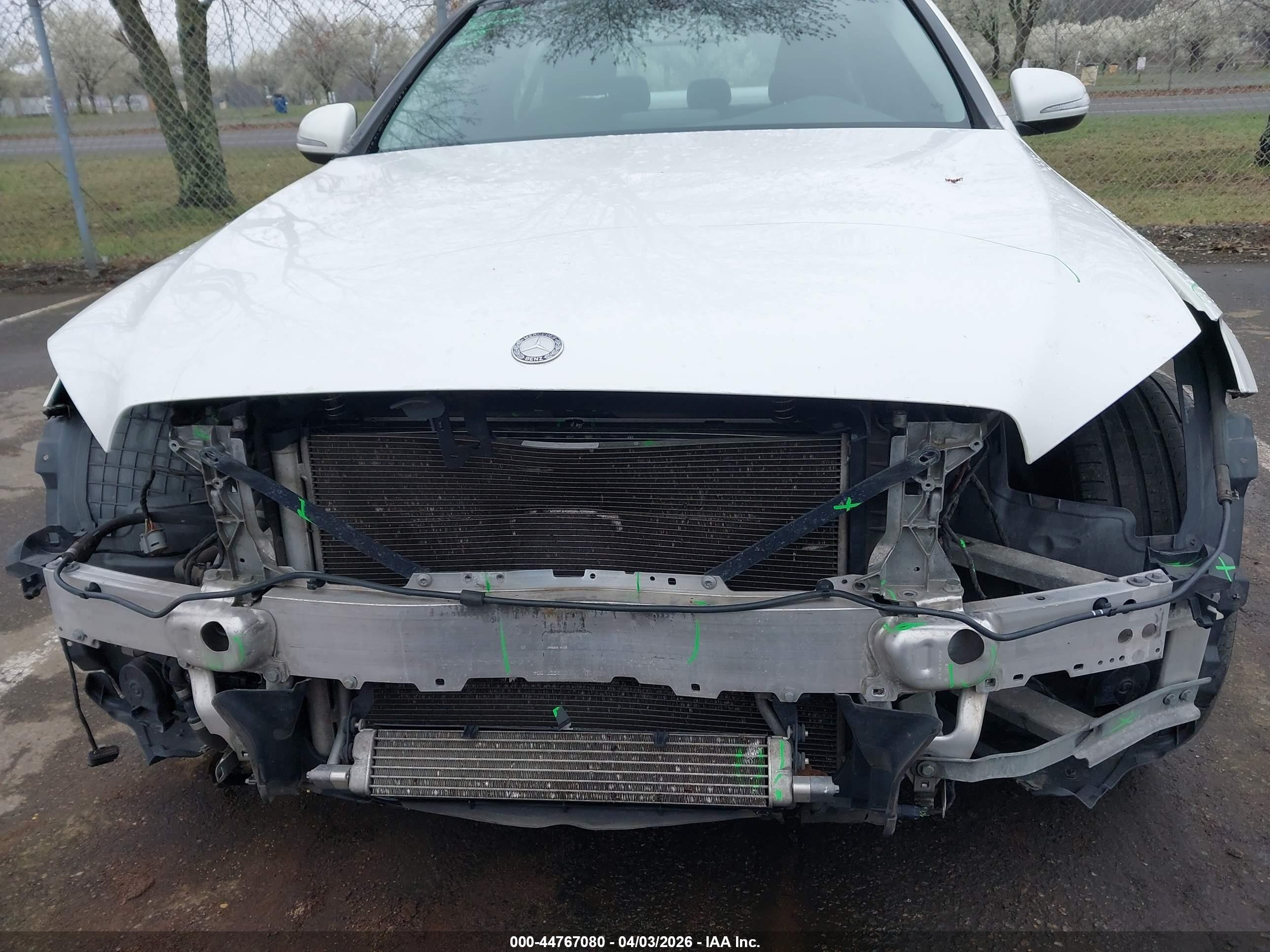 2015 Mercedes-benz C 300 4matic Белый vin: 55SWF4KB5FU010675