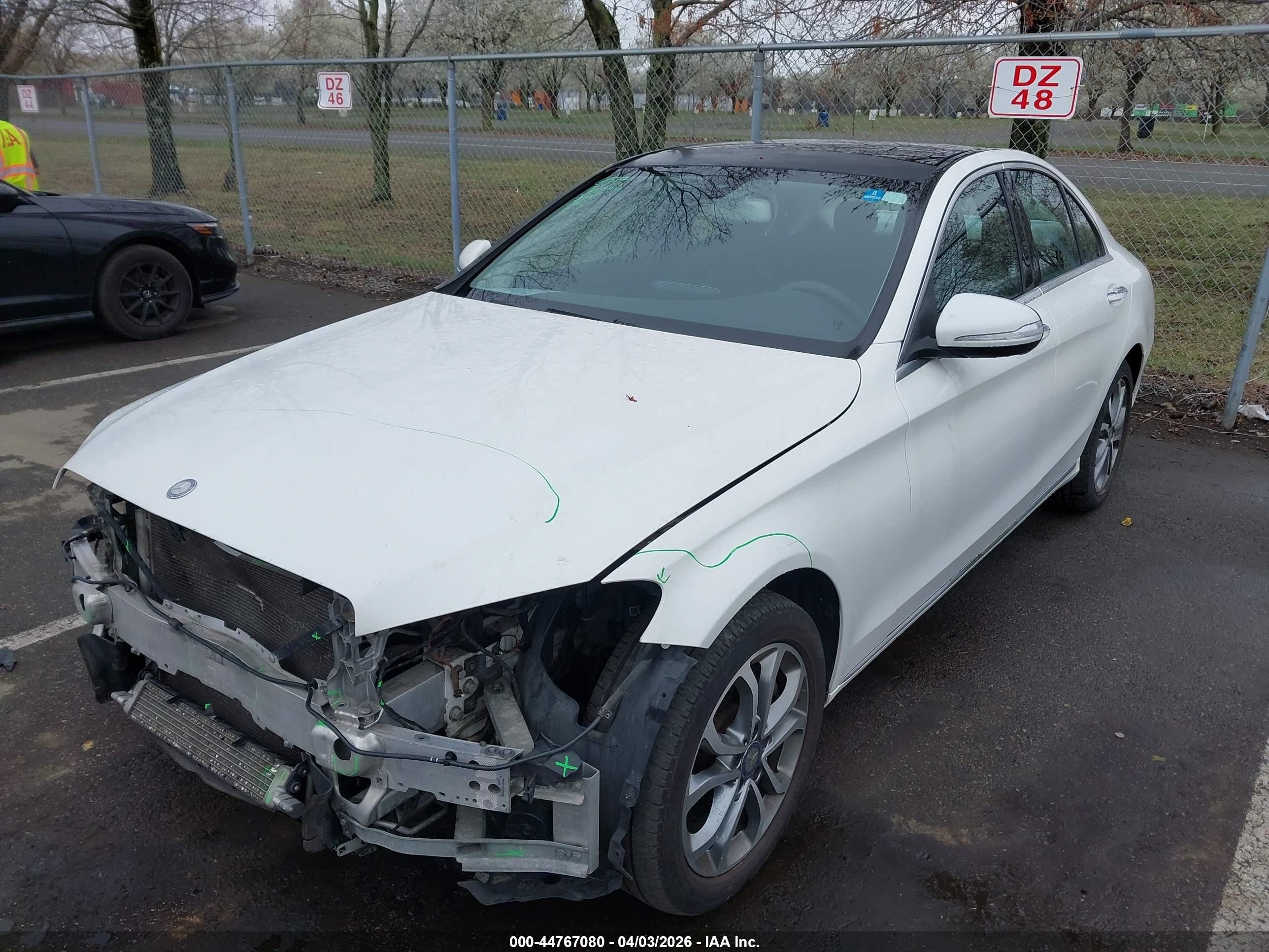 2015 Mercedes-benz C 300 4matic Белый vin: 55SWF4KB5FU010675