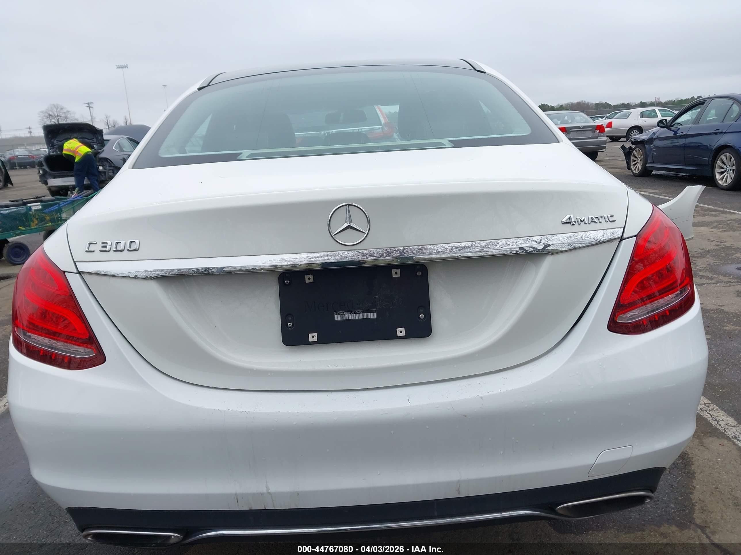 2015 Mercedes-benz C 300 4matic Белый vin: 55SWF4KB5FU010675
