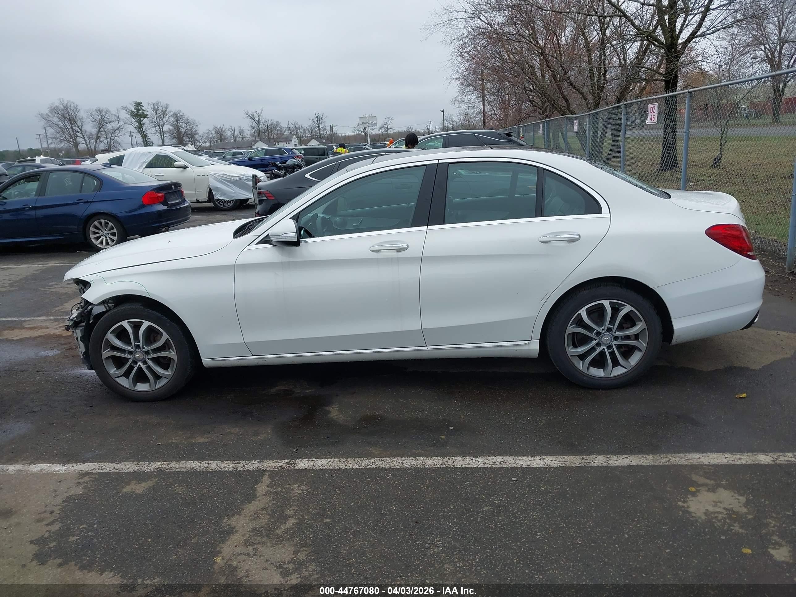2015 Mercedes-benz C 300 4matic Белый vin: 55SWF4KB5FU010675