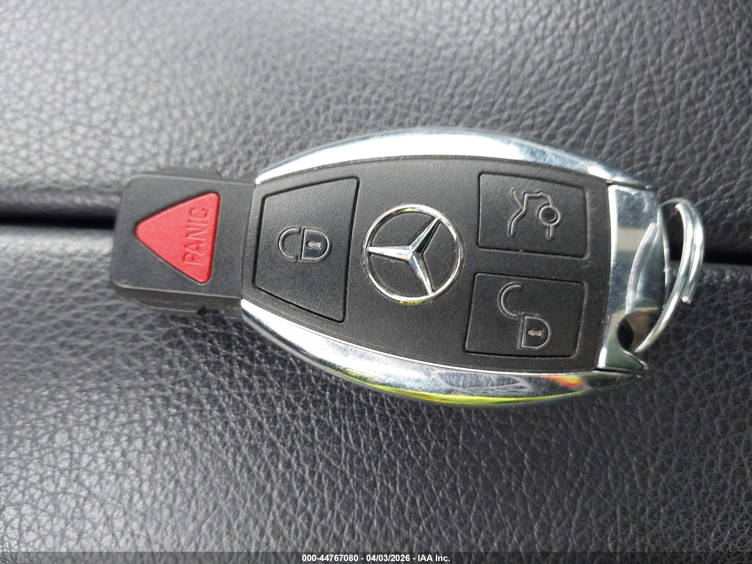 2015 Mercedes-benz C 300 4matic Белый vin: 55SWF4KB5FU010675