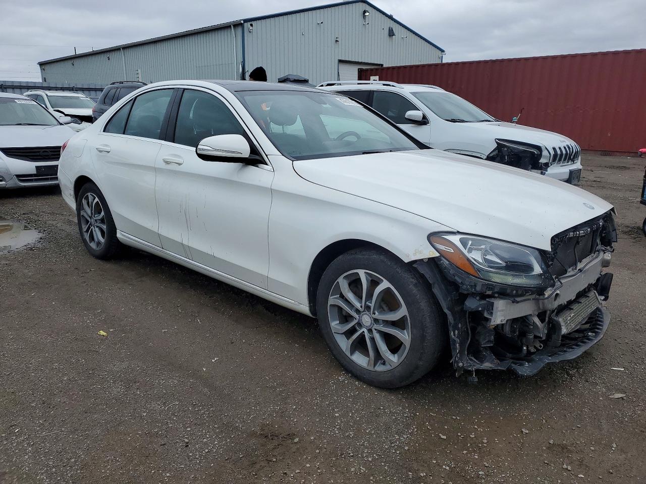 2015 Mercedes-benz C 300 4matic Белый vin: 55SWF4KB5FU022454