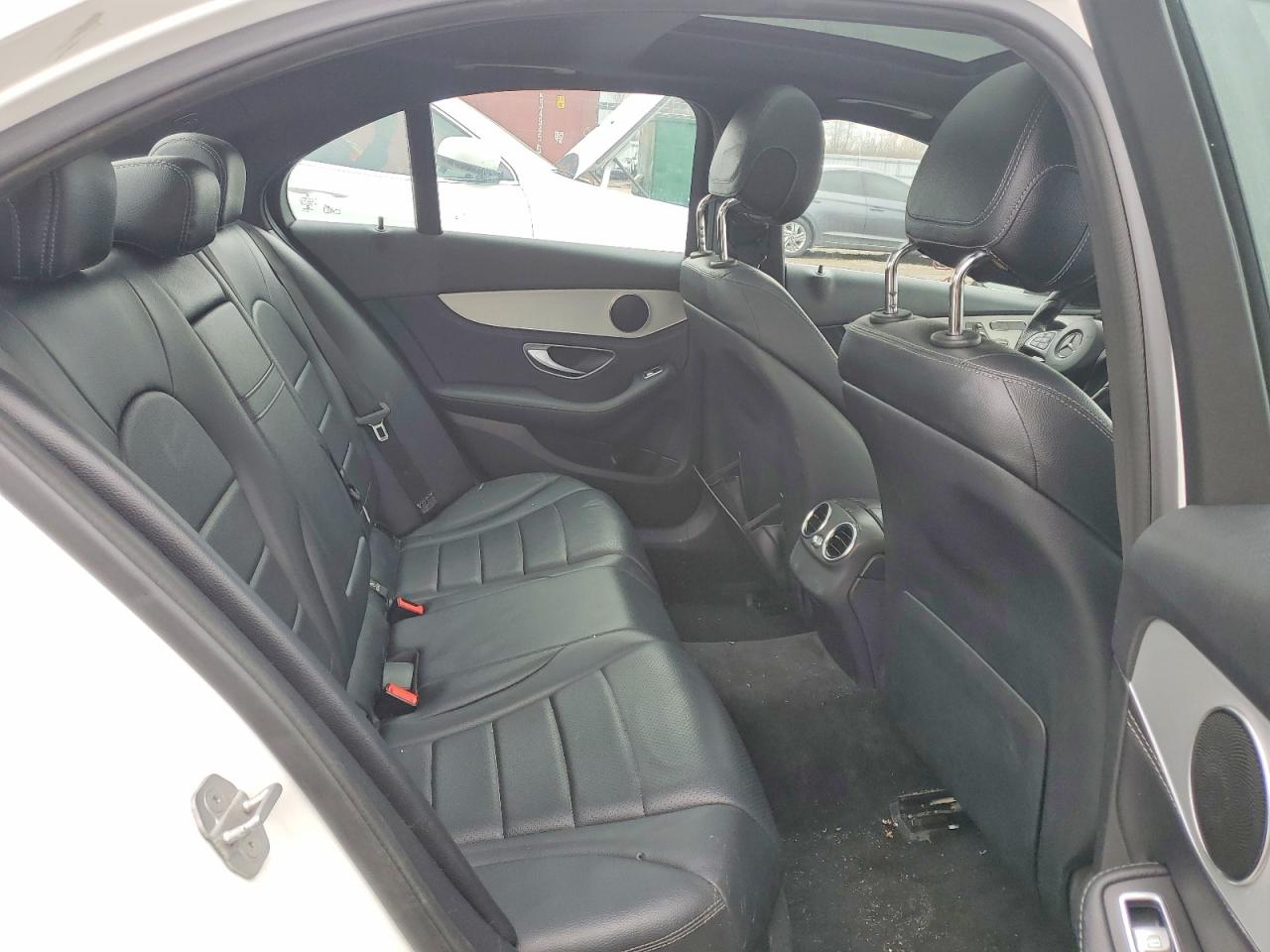 2015 Mercedes-benz C 300 4matic Белый vin: 55SWF4KB5FU022454