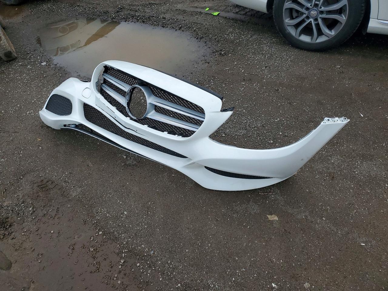 2015 Mercedes-benz C 300 4matic Белый vin: 55SWF4KB5FU022454