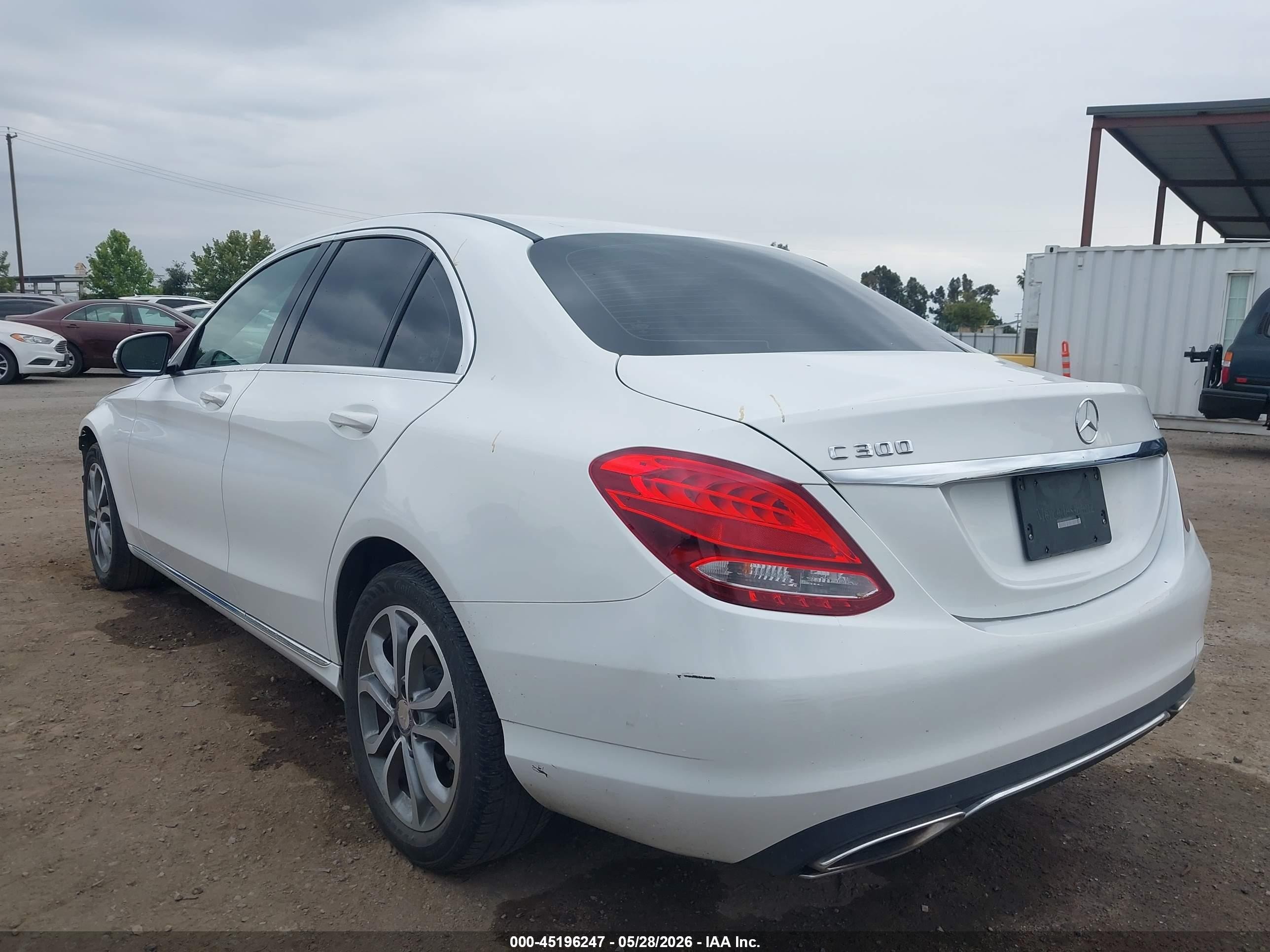 2015 Mercedes-benz C 300 4matic White vin: 55SWF4KB5FU022972