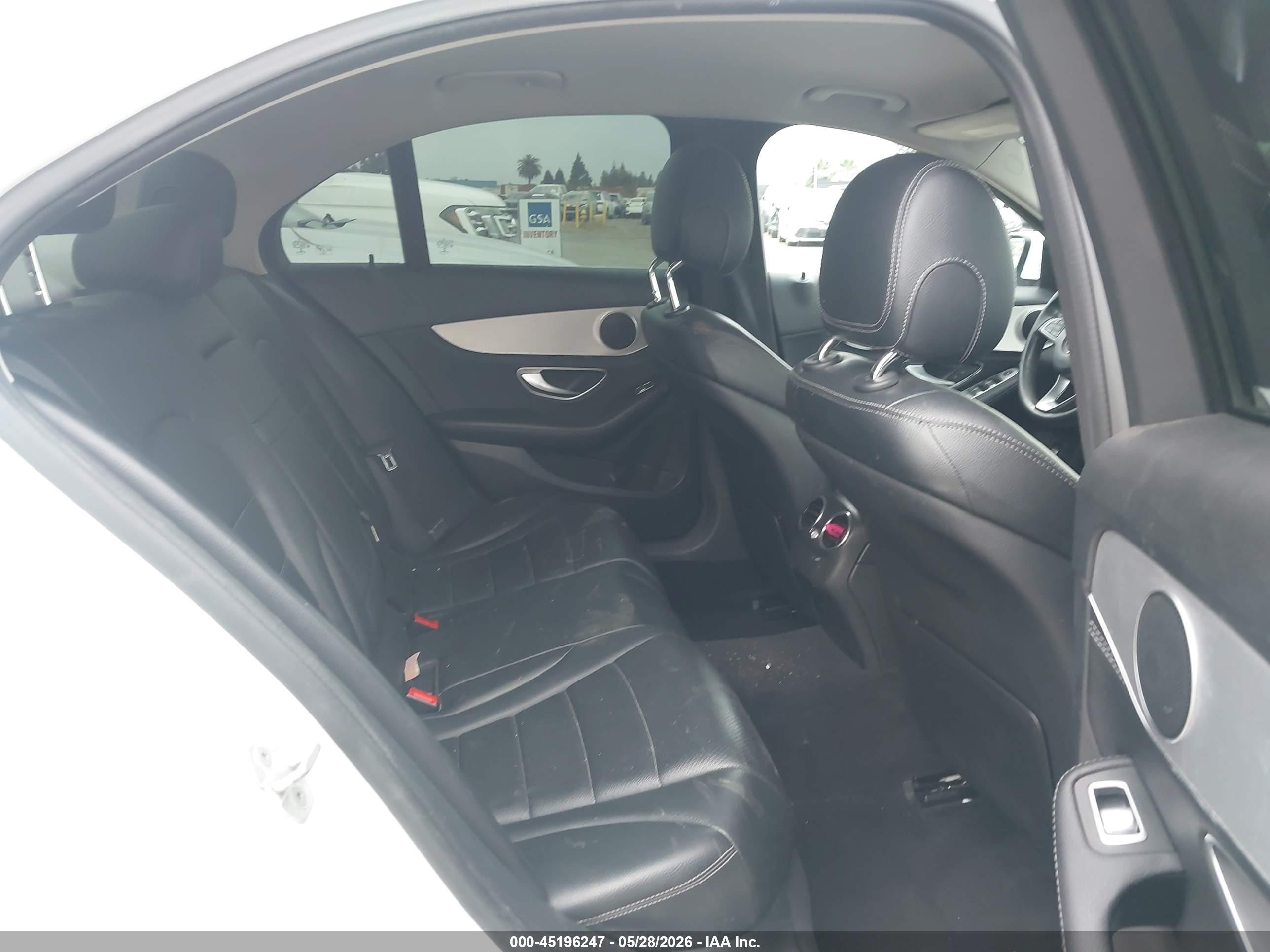 2015 Mercedes-benz C 300 4matic White vin: 55SWF4KB5FU022972