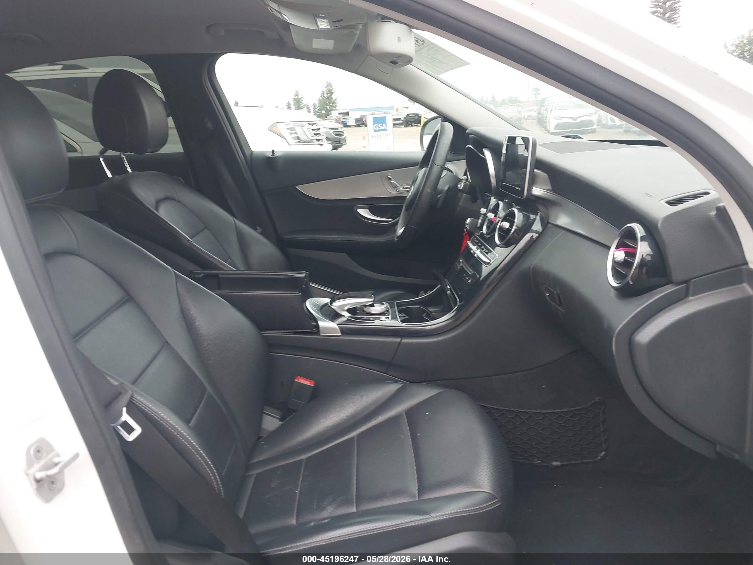 2015 Mercedes-benz C 300 4matic White vin: 55SWF4KB5FU022972
