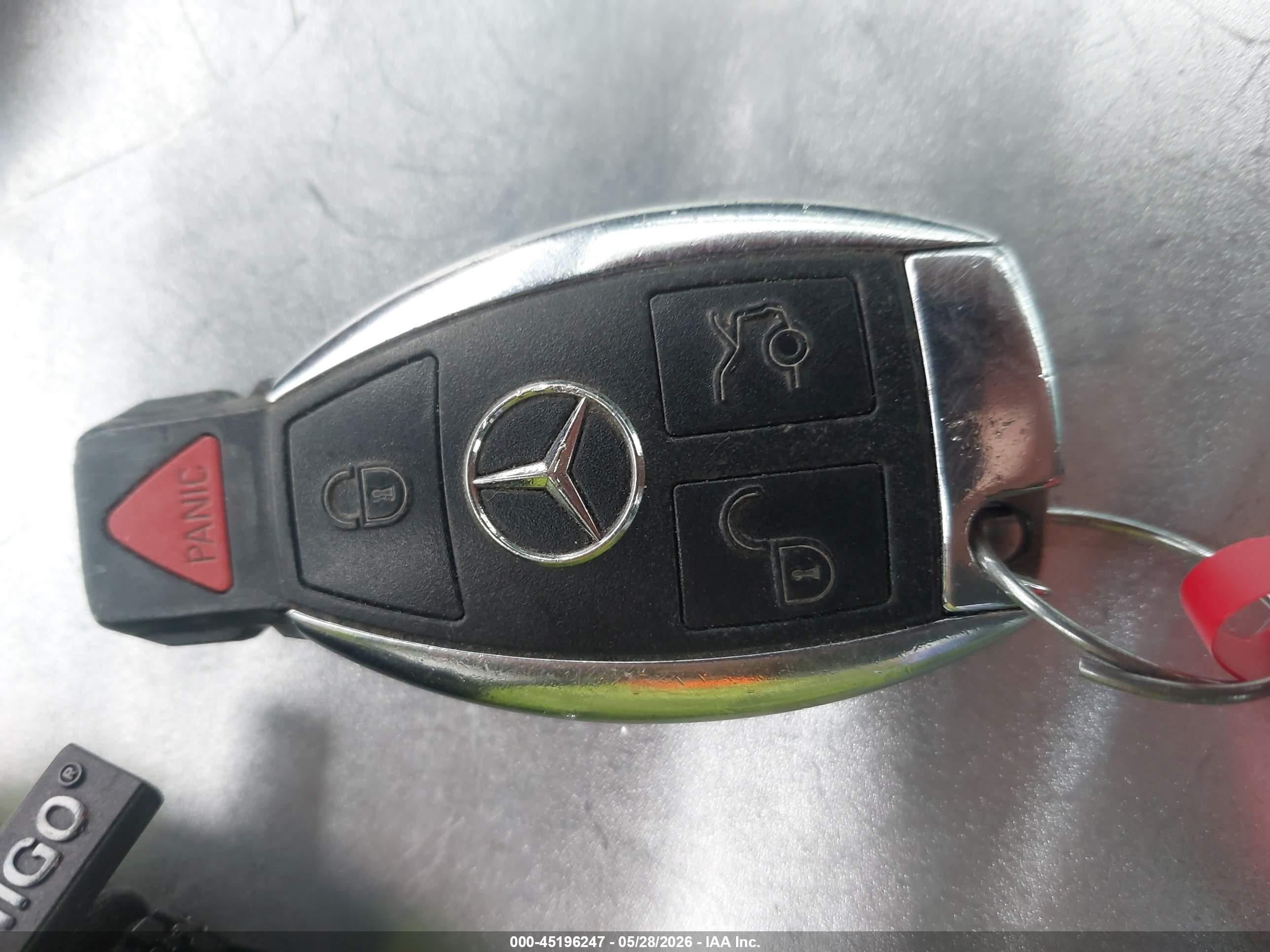 2015 Mercedes-benz C 300 4matic White vin: 55SWF4KB5FU022972