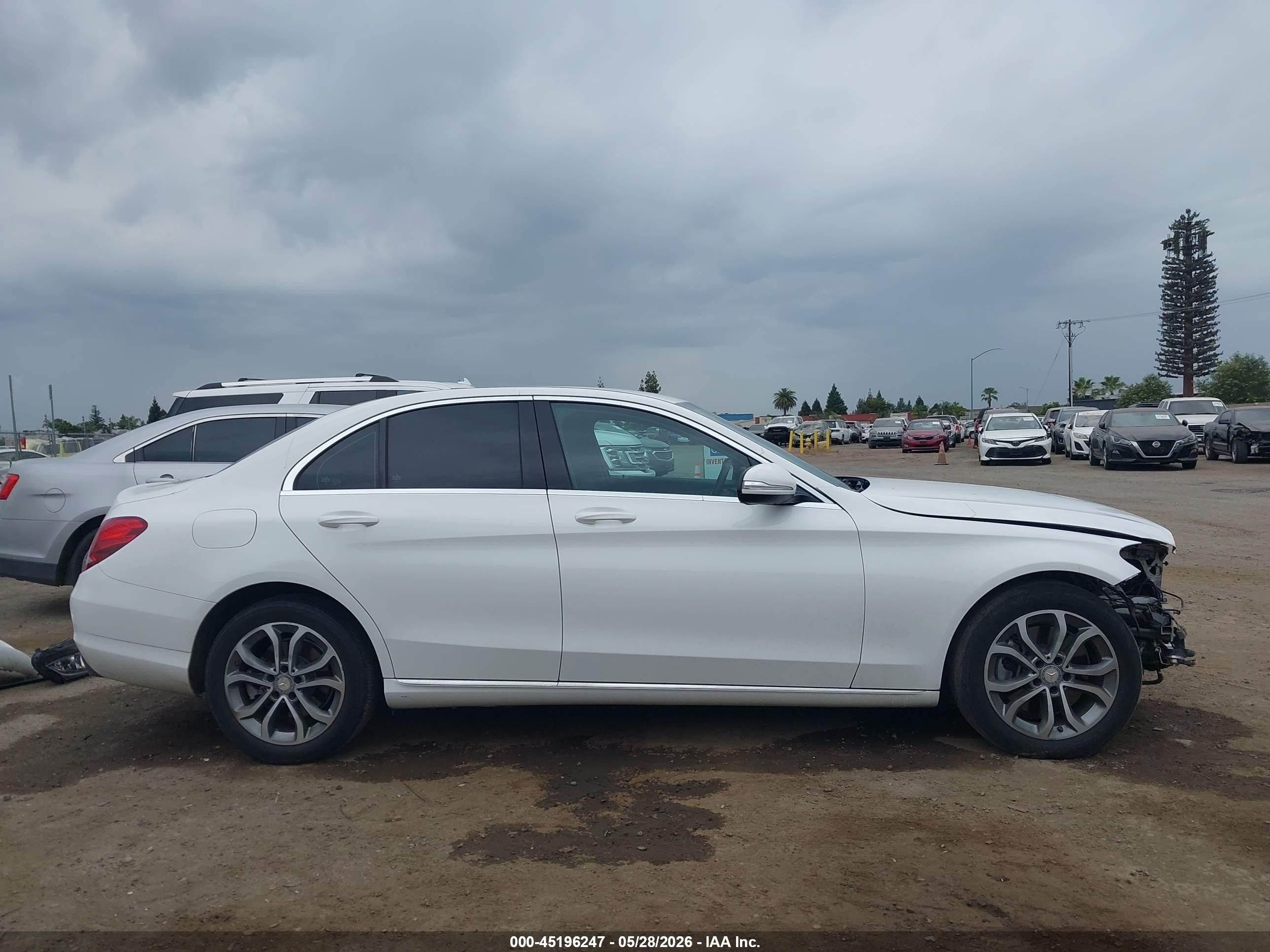 2015 Mercedes-benz C 300 4matic White vin: 55SWF4KB5FU022972