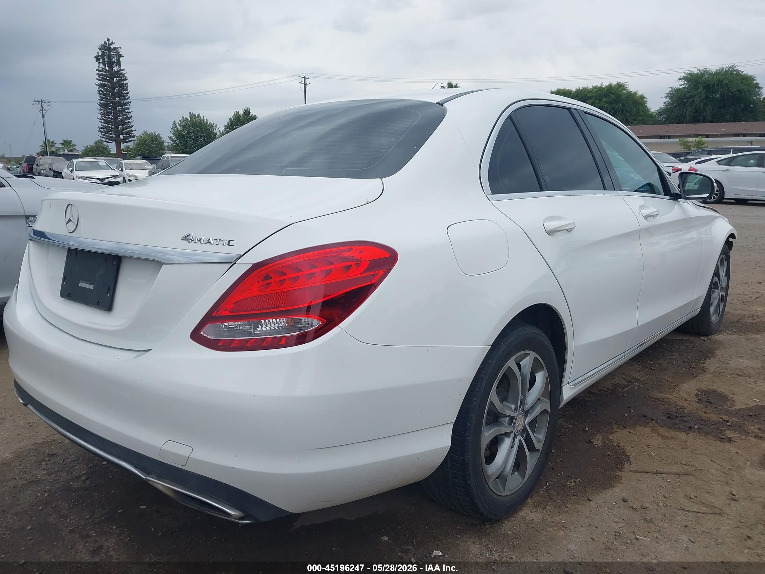 2015 Mercedes-benz C 300 4matic White vin: 55SWF4KB5FU022972
