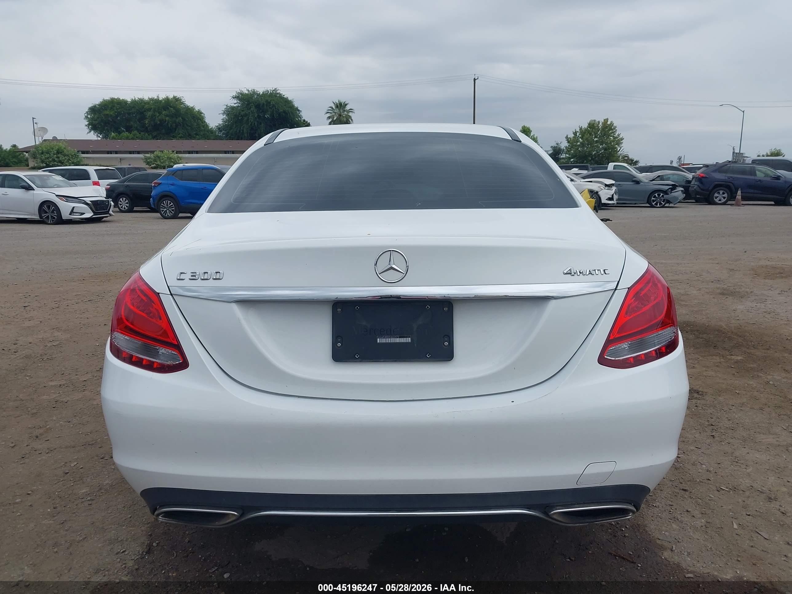 2015 Mercedes-benz C 300 4matic White vin: 55SWF4KB5FU022972