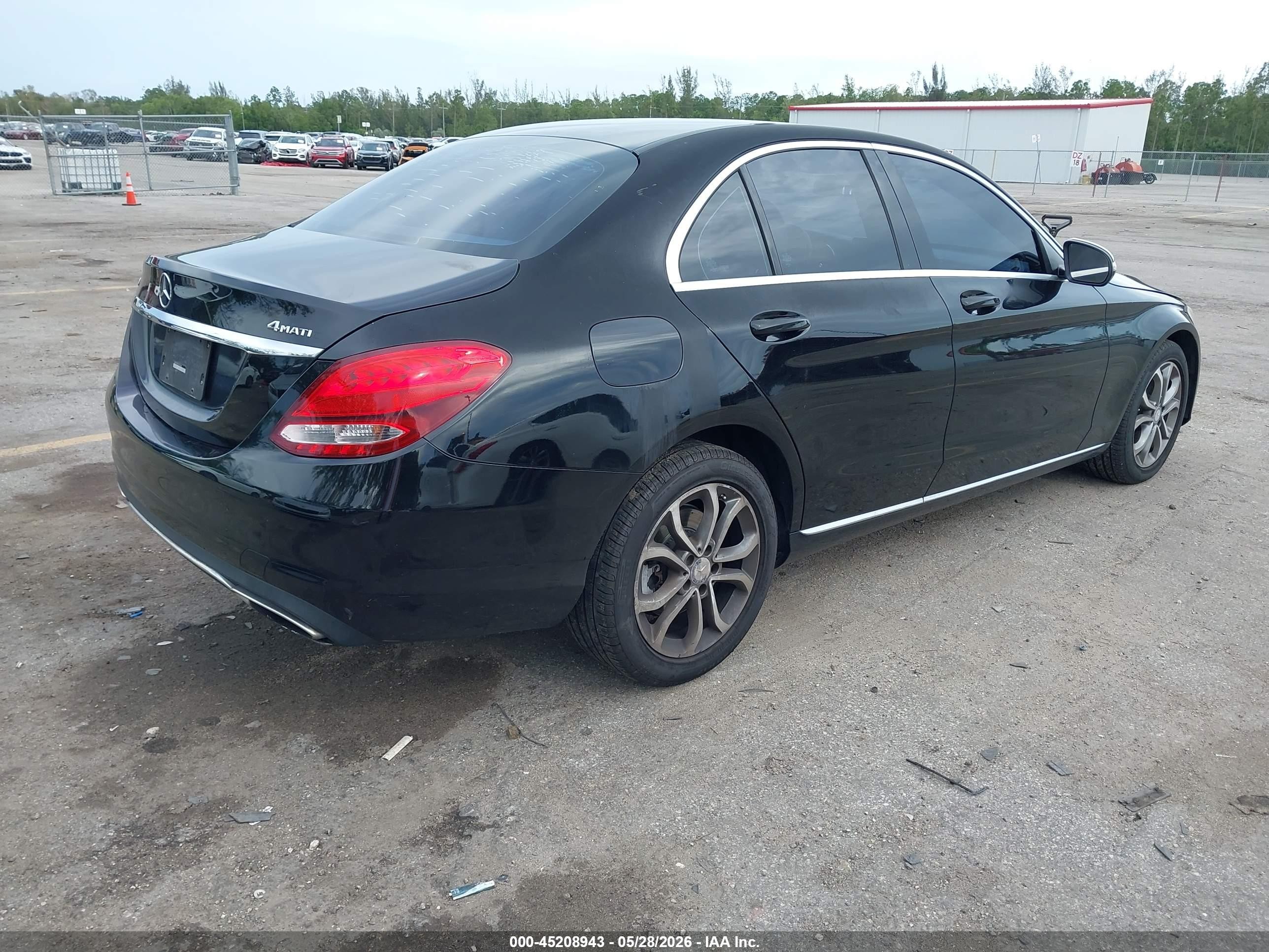 2015 Mercedes-benz C 300 4matic Черный vin: 55SWF4KB5FU026486