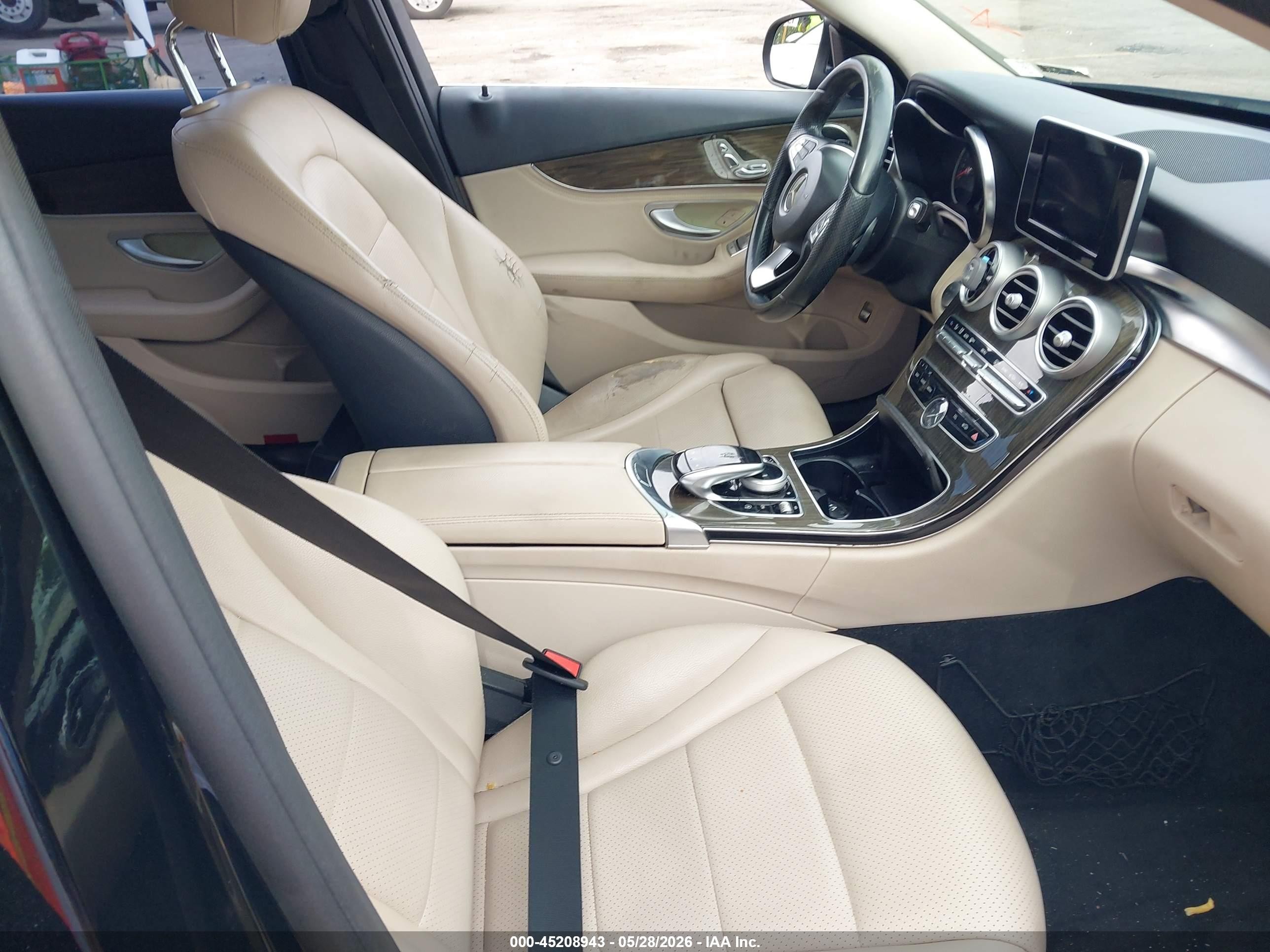 2015 Mercedes-benz C 300 4matic Черный vin: 55SWF4KB5FU026486