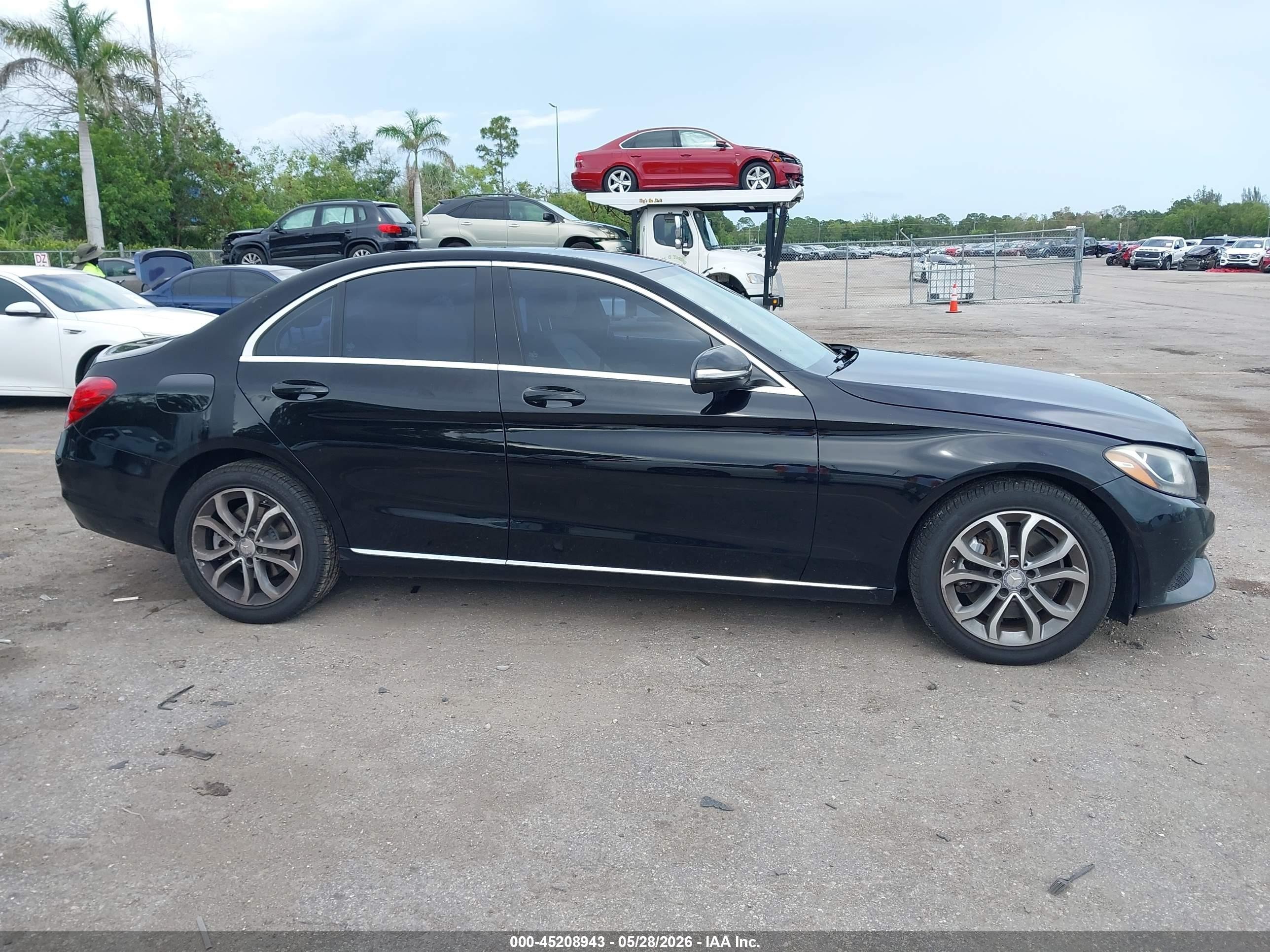 2015 Mercedes-benz C 300 4matic Черный vin: 55SWF4KB5FU026486