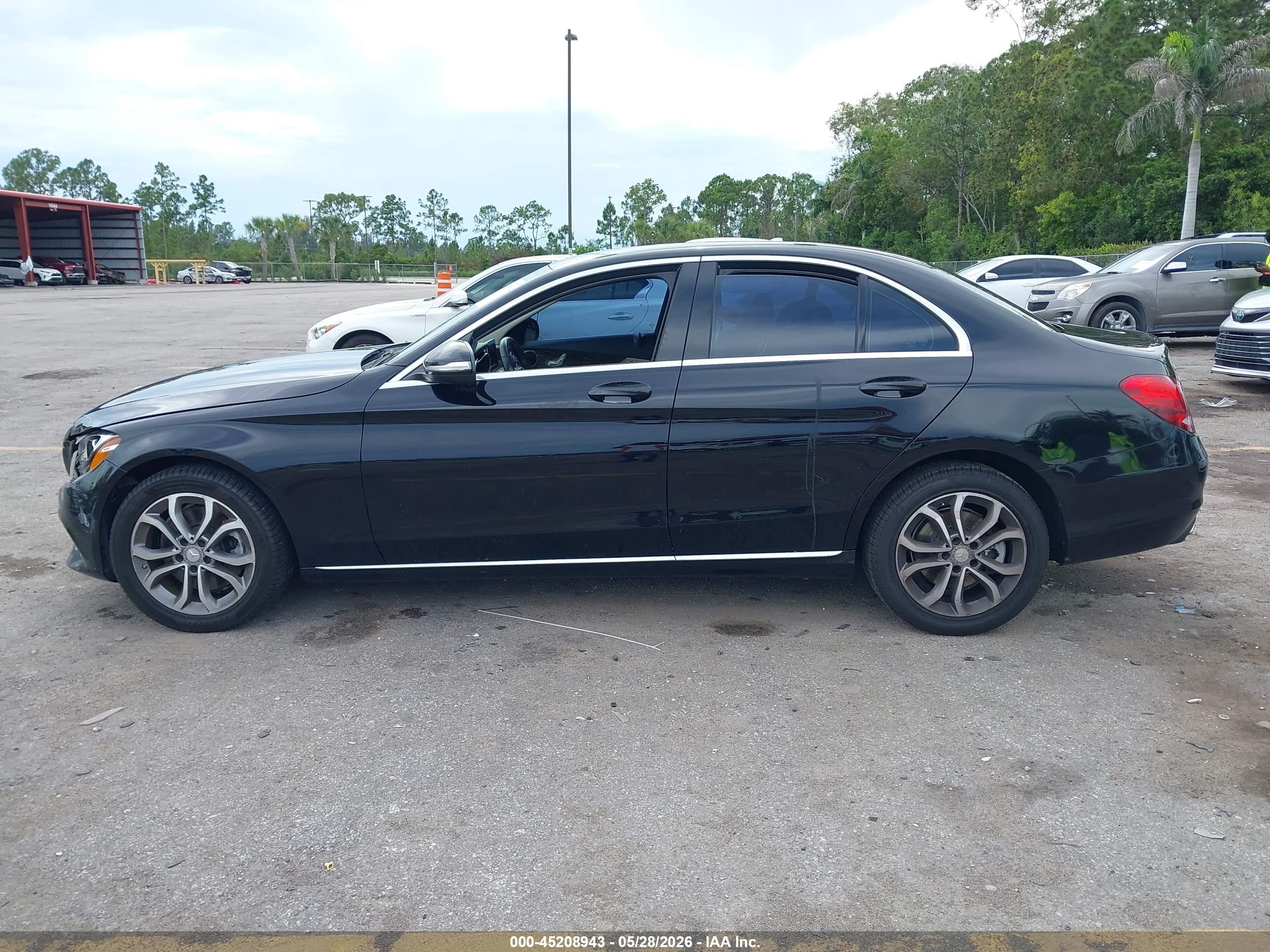 2015 Mercedes-benz C 300 4matic Черный vin: 55SWF4KB5FU026486