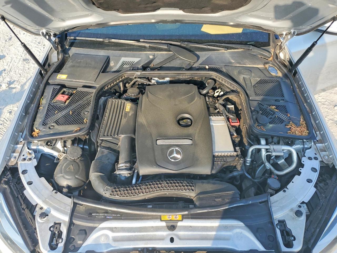 2015 Mercedes-benz C 300 4matic Серебряный vin: 55SWF4KB5FU030571