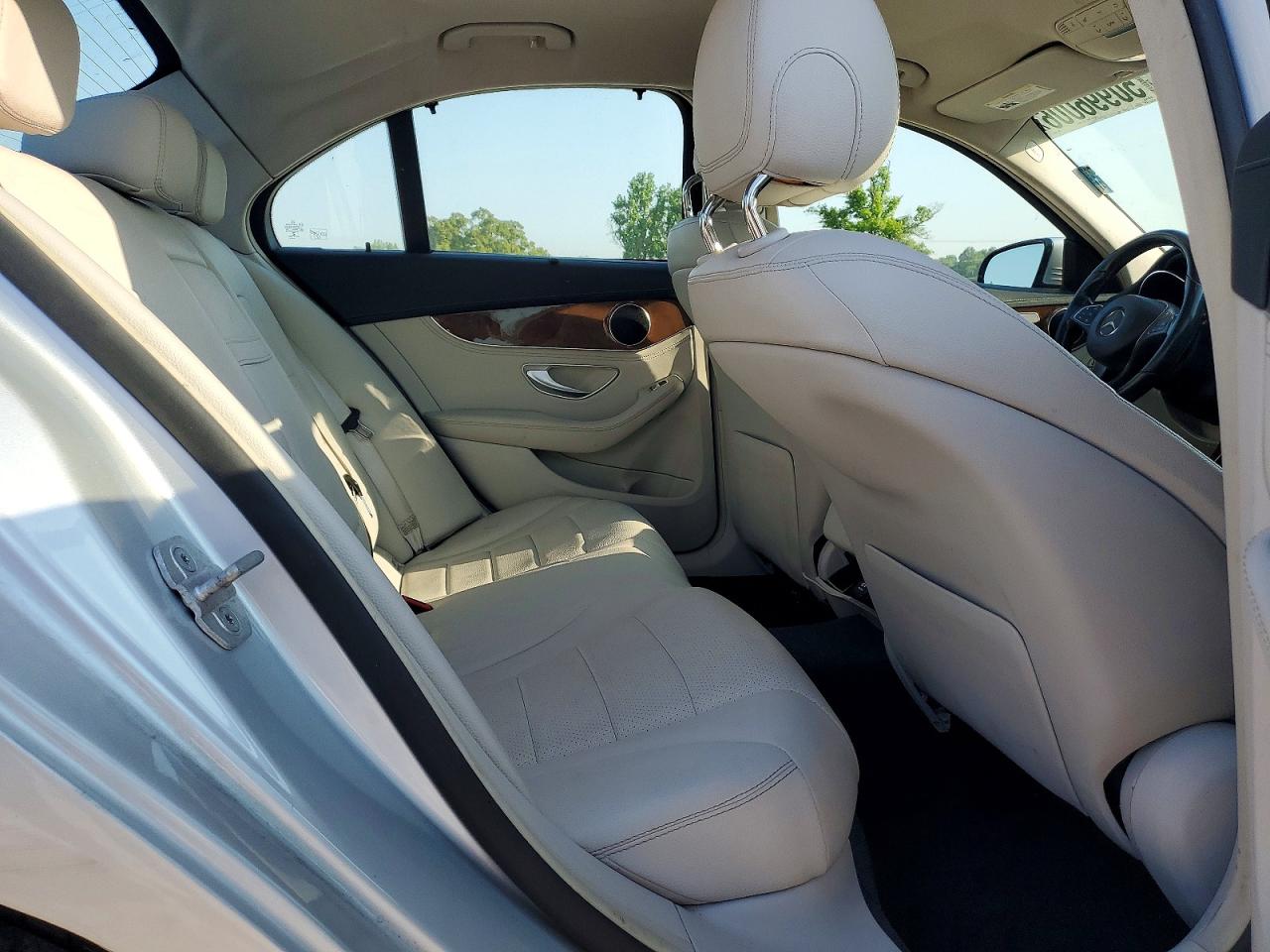 2015 Mercedes-benz C 300 4matic Серебряный vin: 55SWF4KB5FU030571