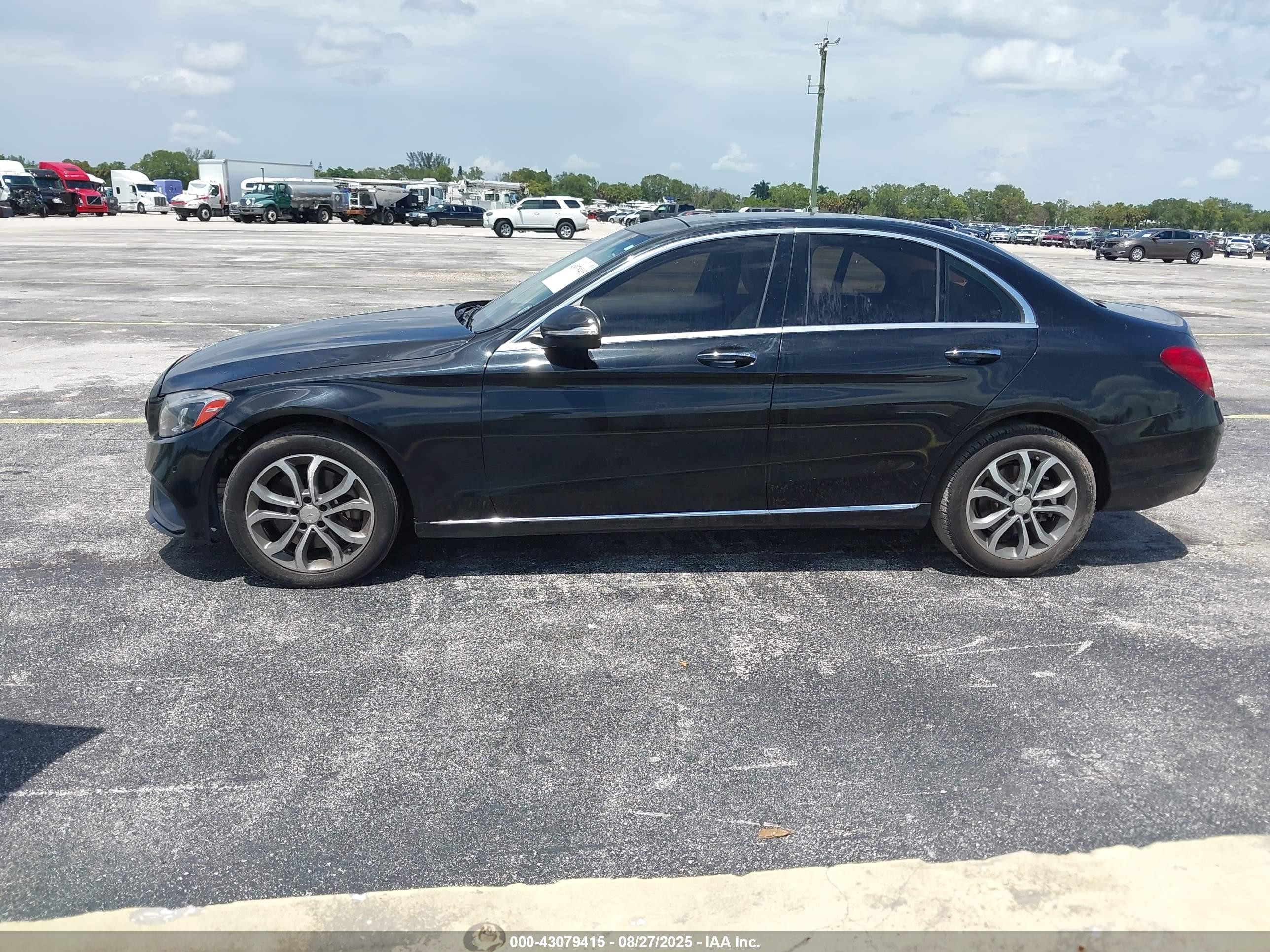 2015 Mercedes-benz C 300 4matic/luxury 4matic/sport 4matic Черный vin: 55SWF4KB5FU031879