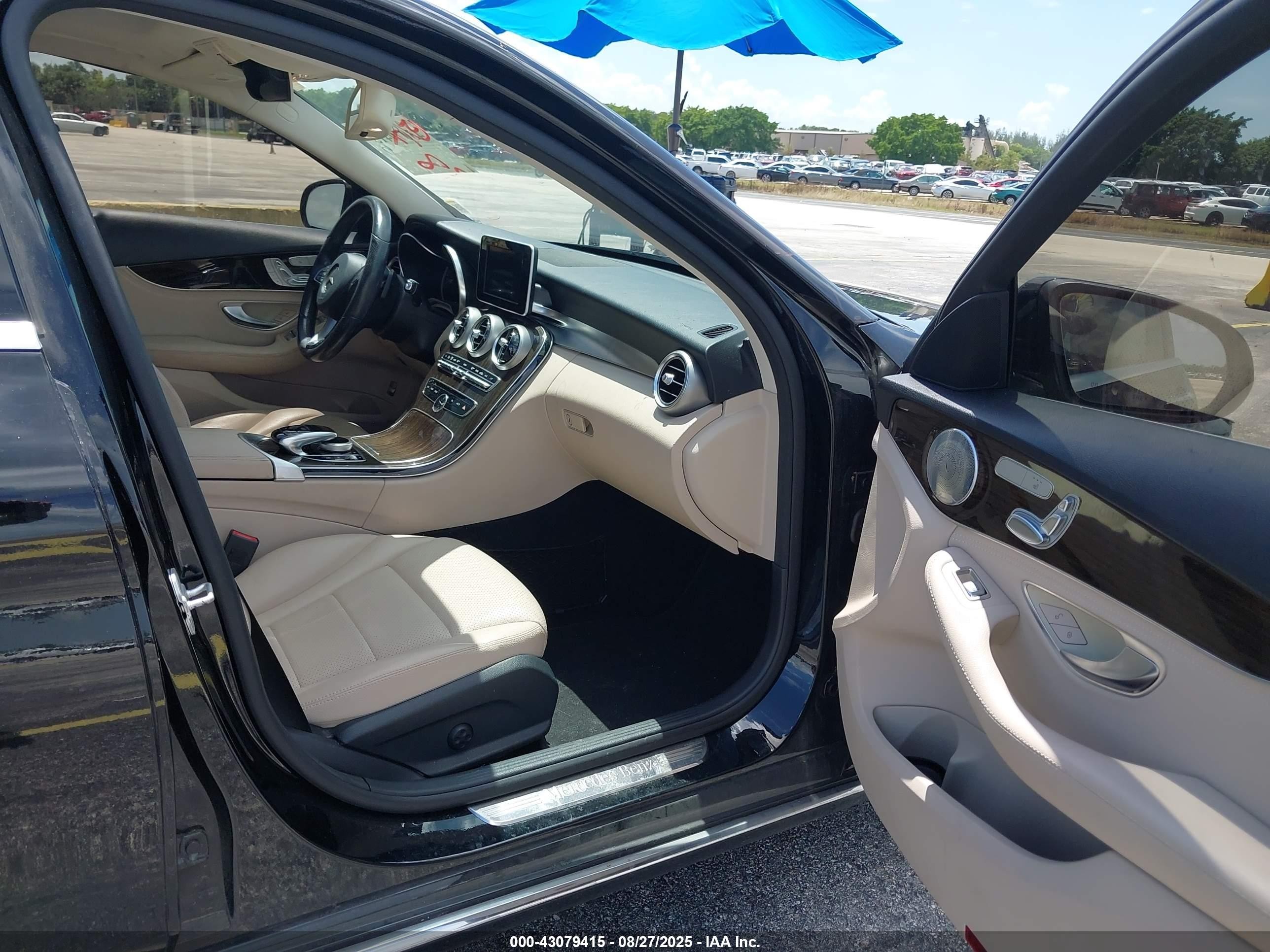2015 Mercedes-benz C 300 4matic/luxury 4matic/sport 4matic Черный vin: 55SWF4KB5FU031879
