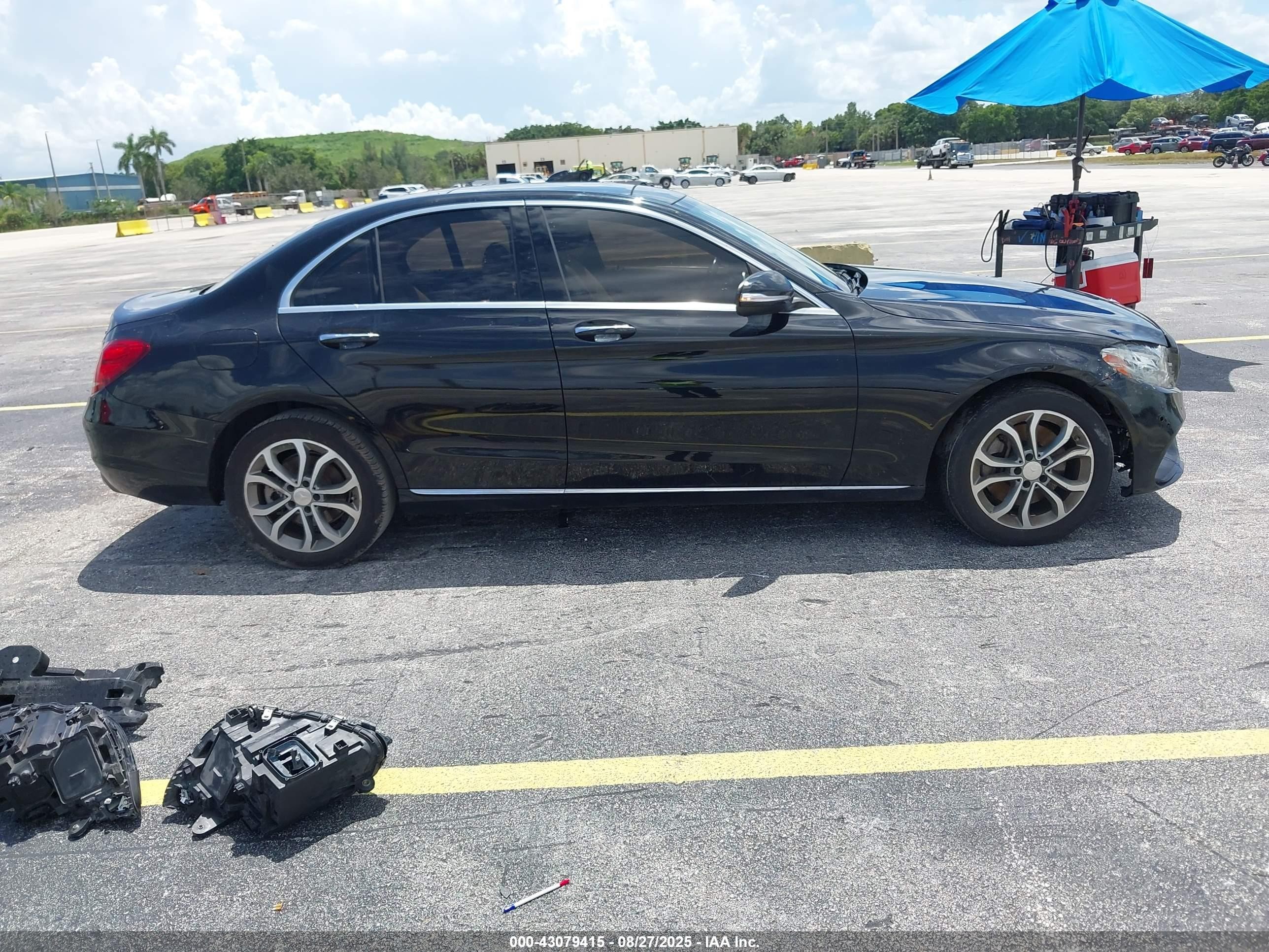 2015 Mercedes-benz C 300 4matic/luxury 4matic/sport 4matic Черный vin: 55SWF4KB5FU031879