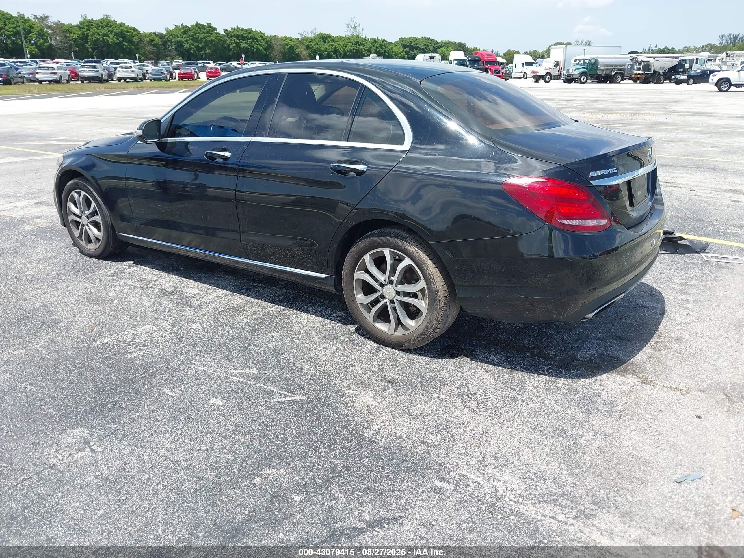 2015 Mercedes-benz C 300 4matic/luxury 4matic/sport 4matic Черный vin: 55SWF4KB5FU031879