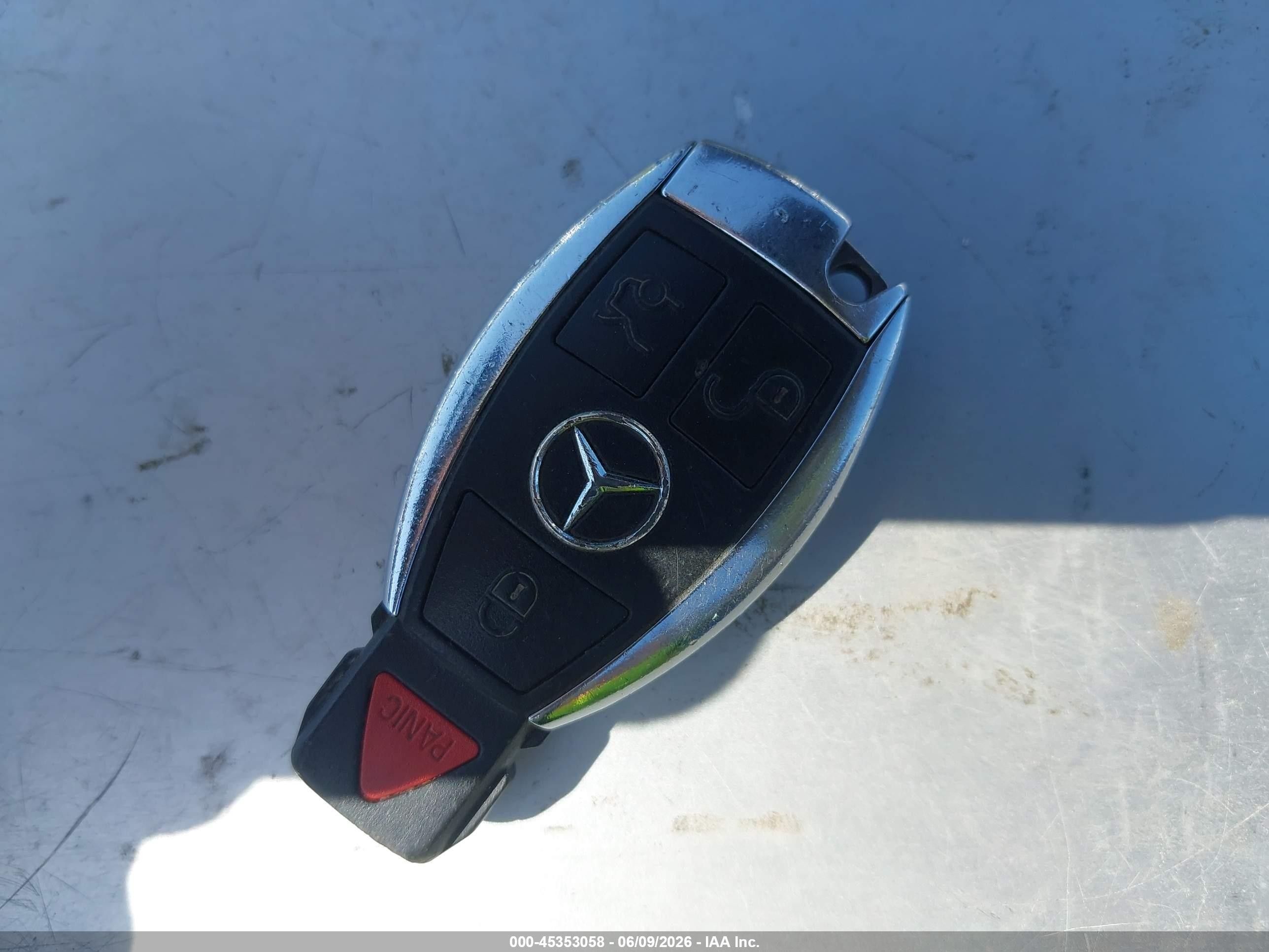 2015 Mercedes-benz C 300 4matic White vin: 55SWF4KB5FU036466