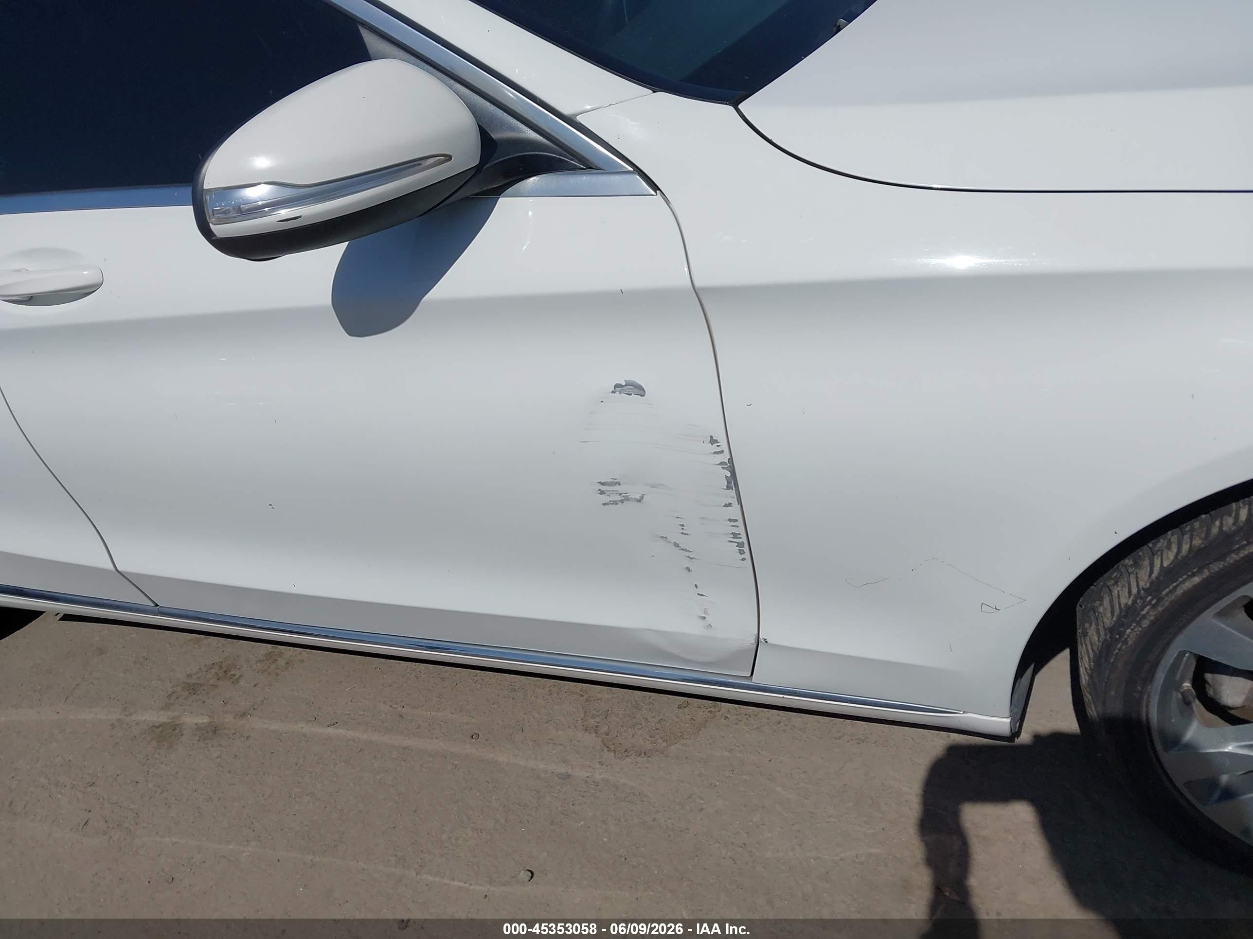 2015 Mercedes-benz C 300 4matic White vin: 55SWF4KB5FU036466