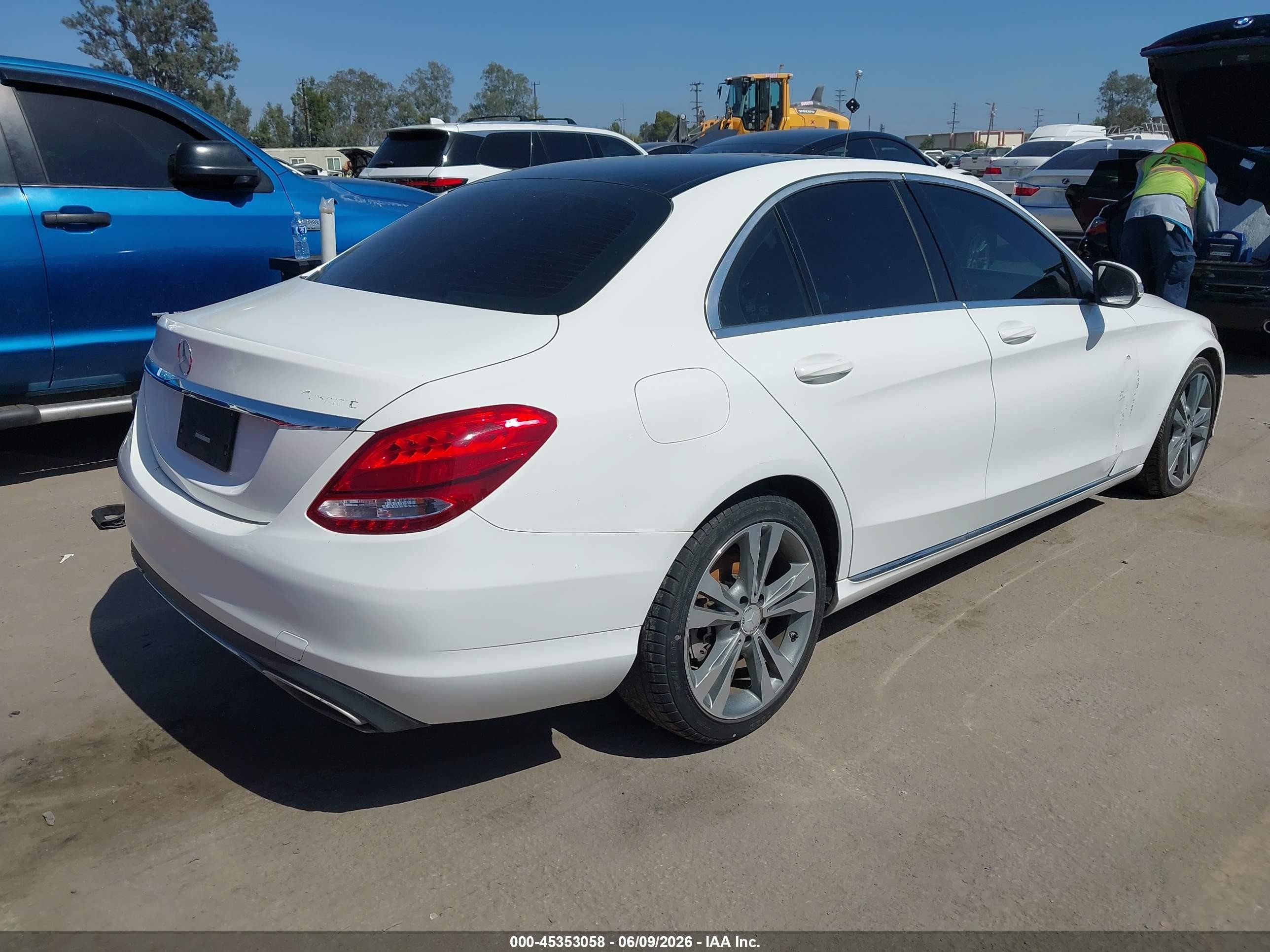 2015 Mercedes-benz C 300 4matic White vin: 55SWF4KB5FU036466
