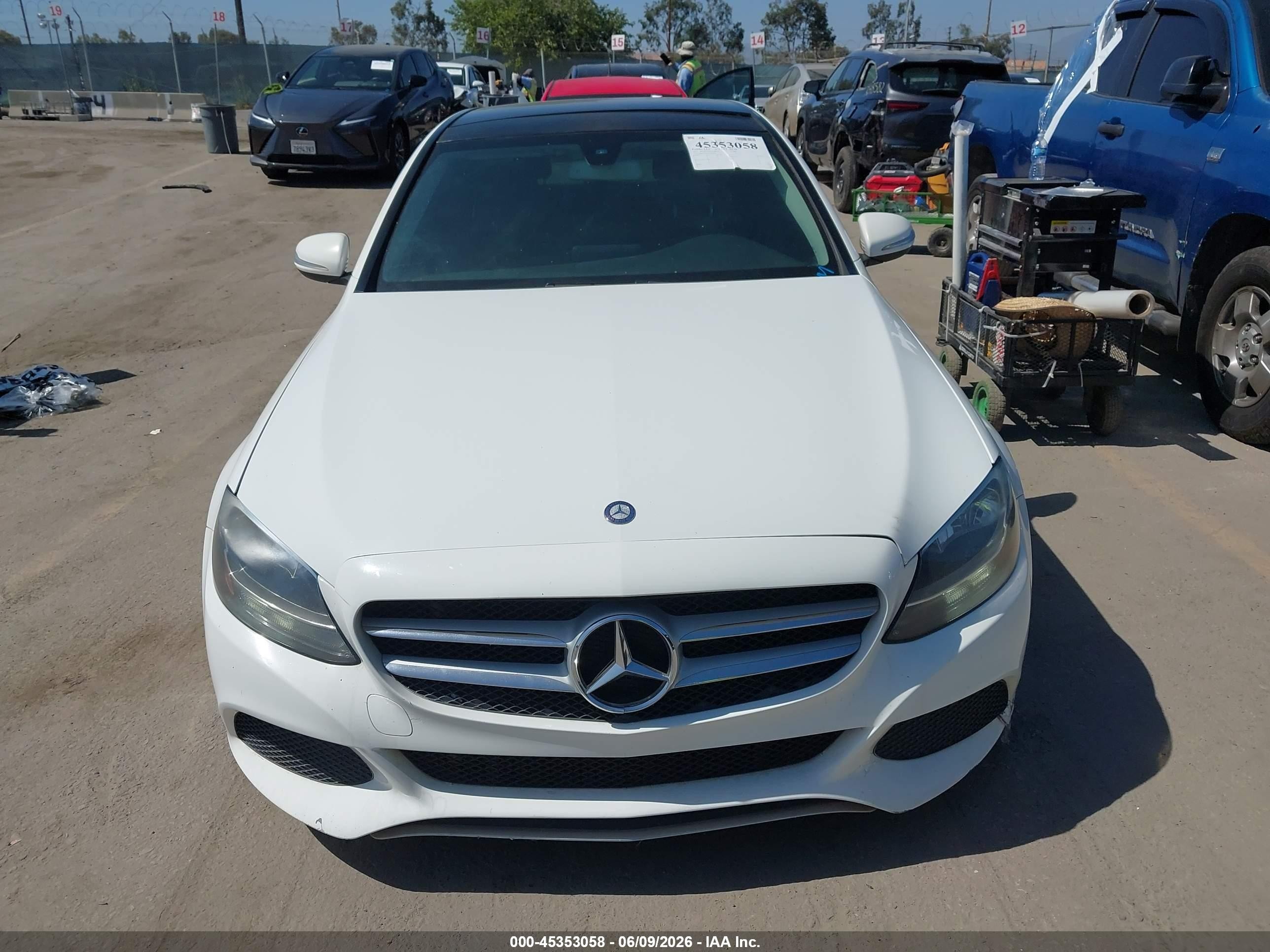 2015 Mercedes-benz C 300 4matic White vin: 55SWF4KB5FU036466